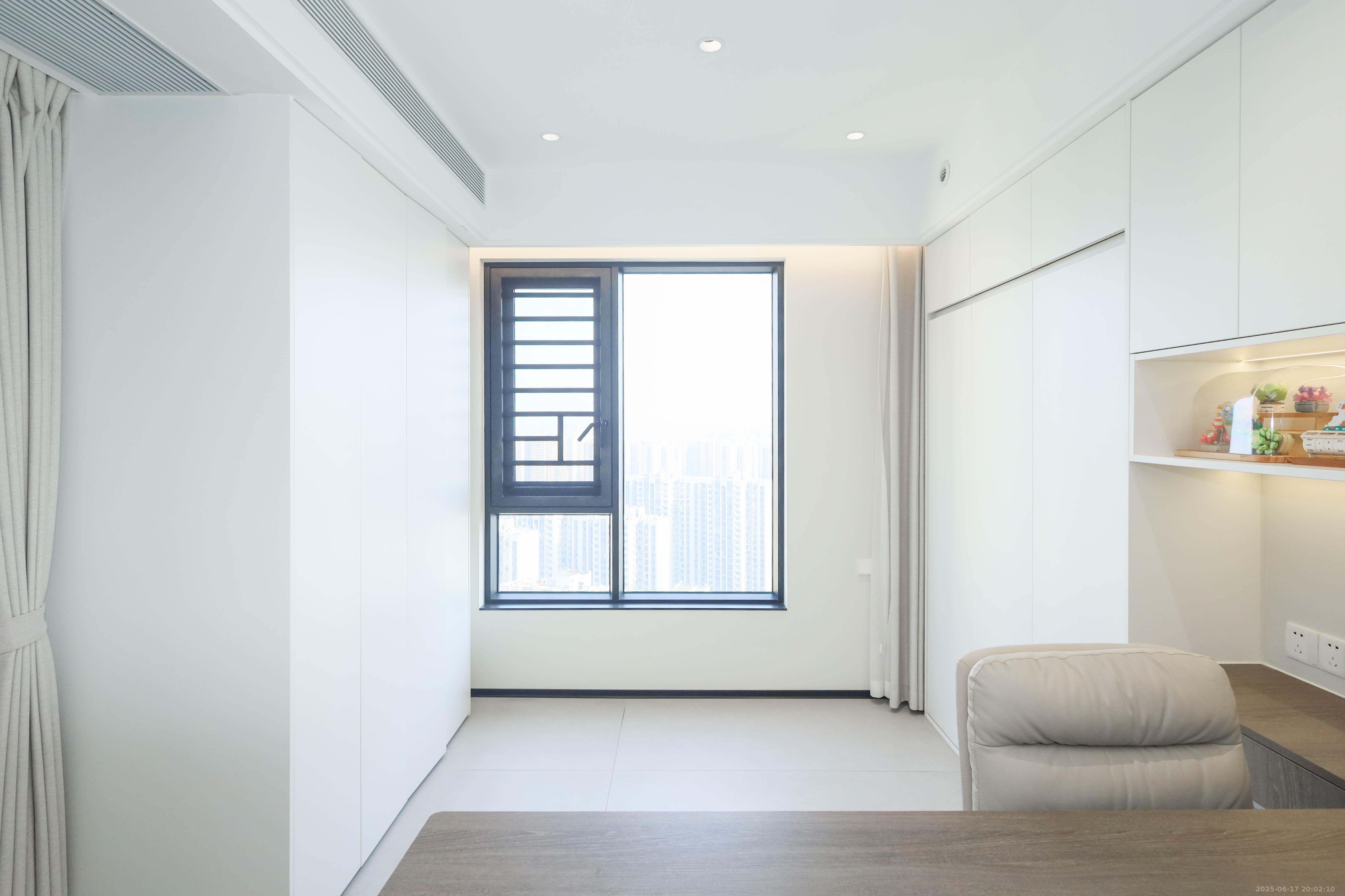 建发央著  4室2厅2卫   380.00万卧室