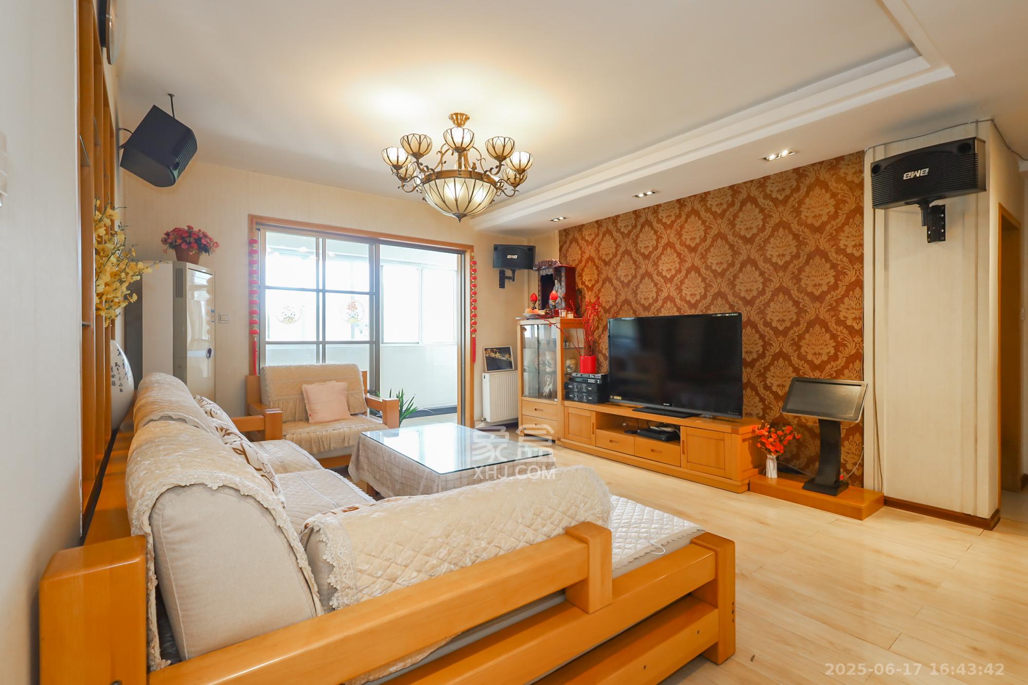 枫树园 3室2厅2卫 128.0万 枫树园 3室2厅2卫 128.0万客厅