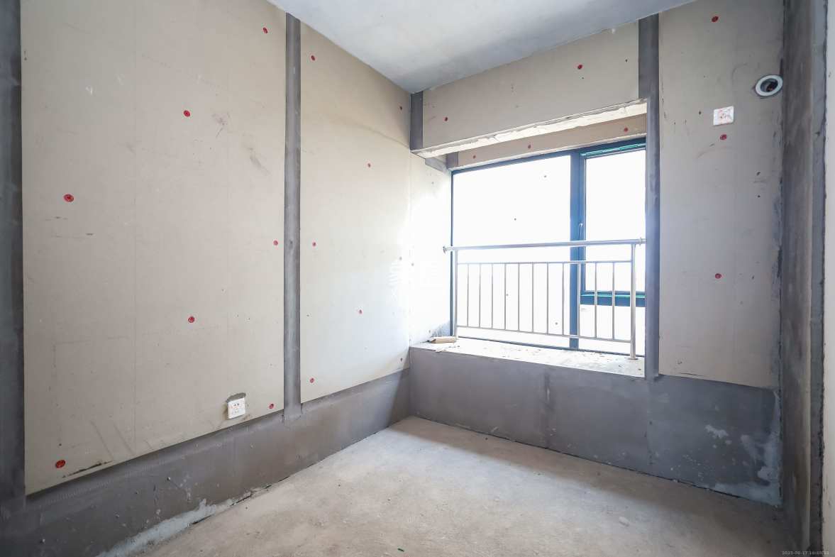 金侨风华府 4室2厅2卫 89.0万 金侨风华府 4室2厅2卫 89.0万卧室