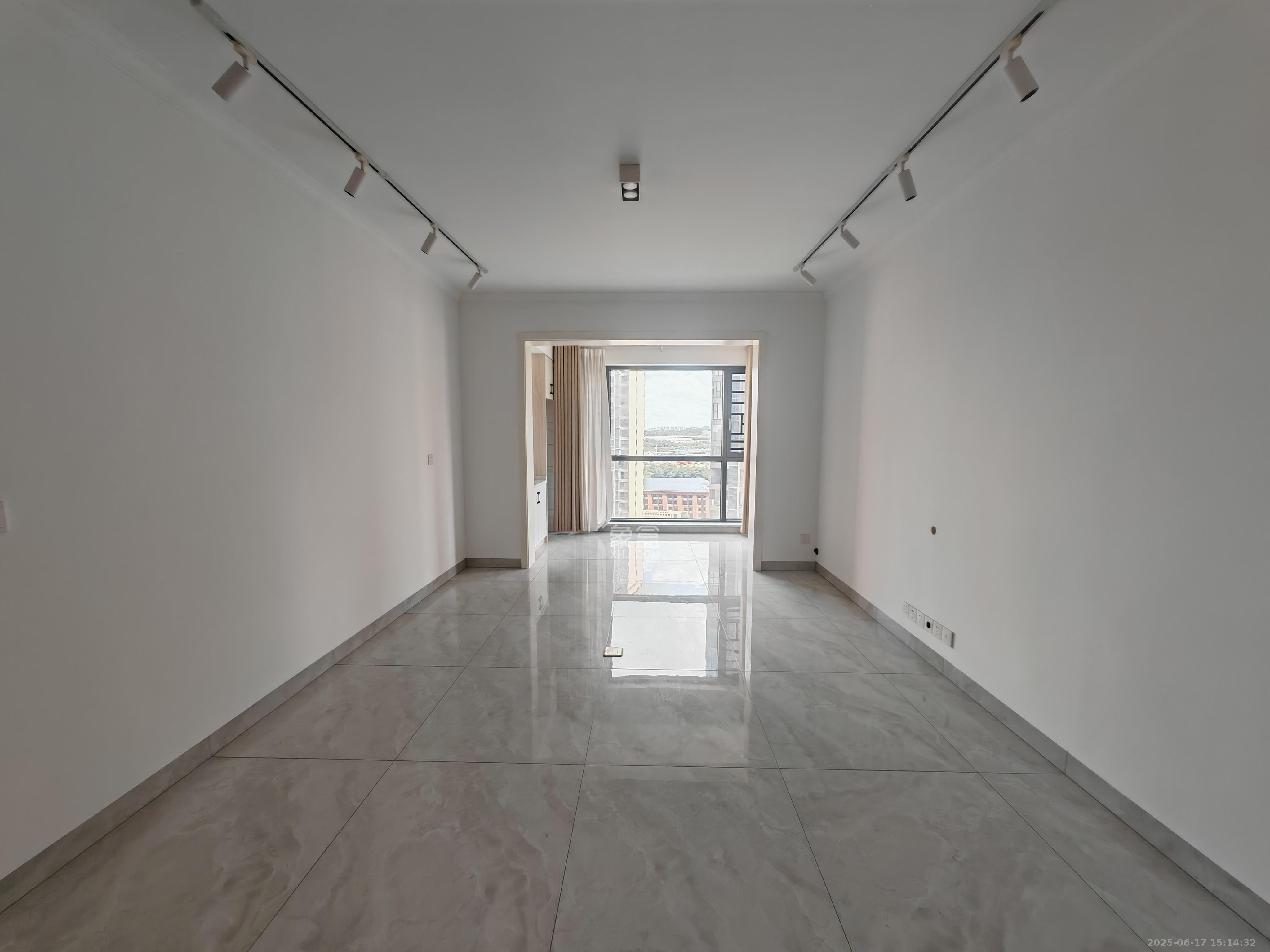 中建嘉和城  3室2厅1卫   2500.00元/月