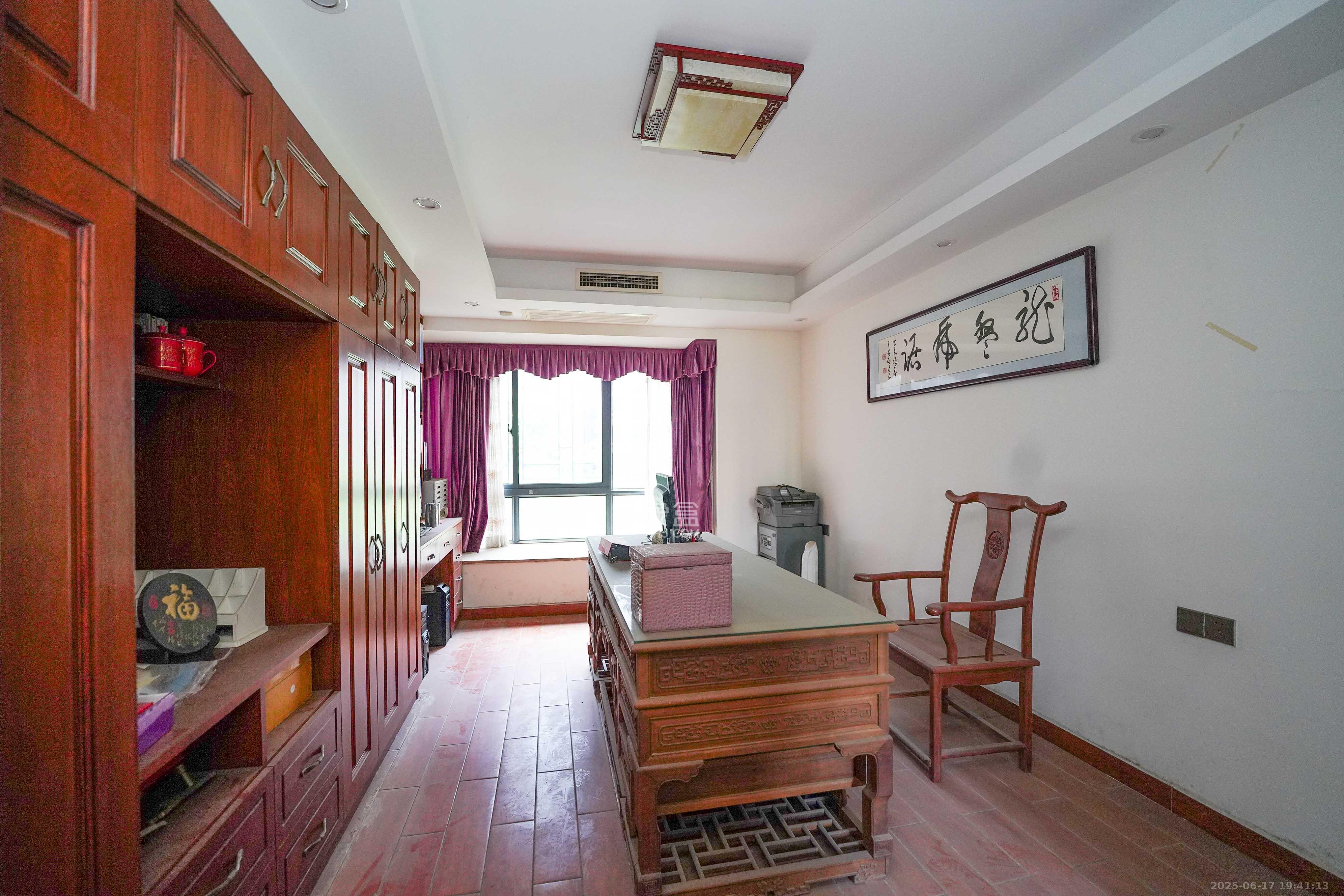 五矿格澜郡  4室2厅2卫    74.8万 五矿格澜郡  4室2厅2卫    74.8万卧室