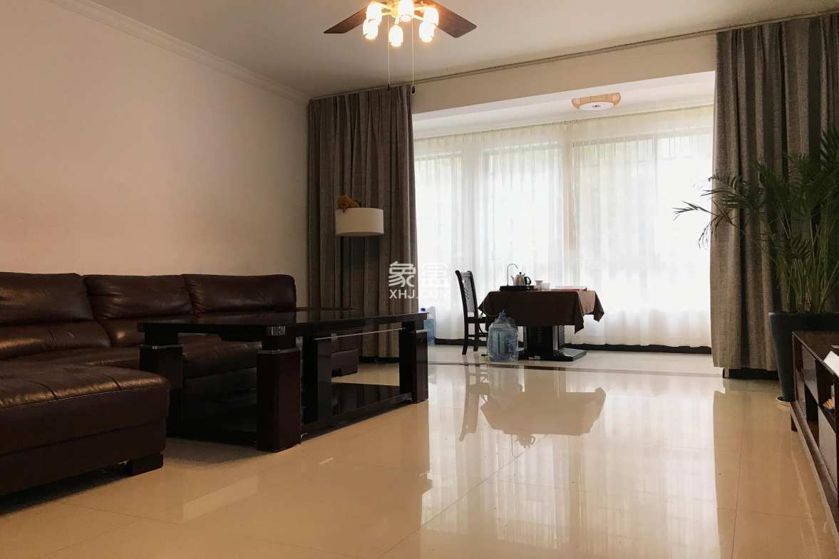 市安监住宅小区(应急管理局)  4室2厅2卫    155.0万 市安监住宅小区(应急管理局)  4室2厅2卫    155.0万客厅