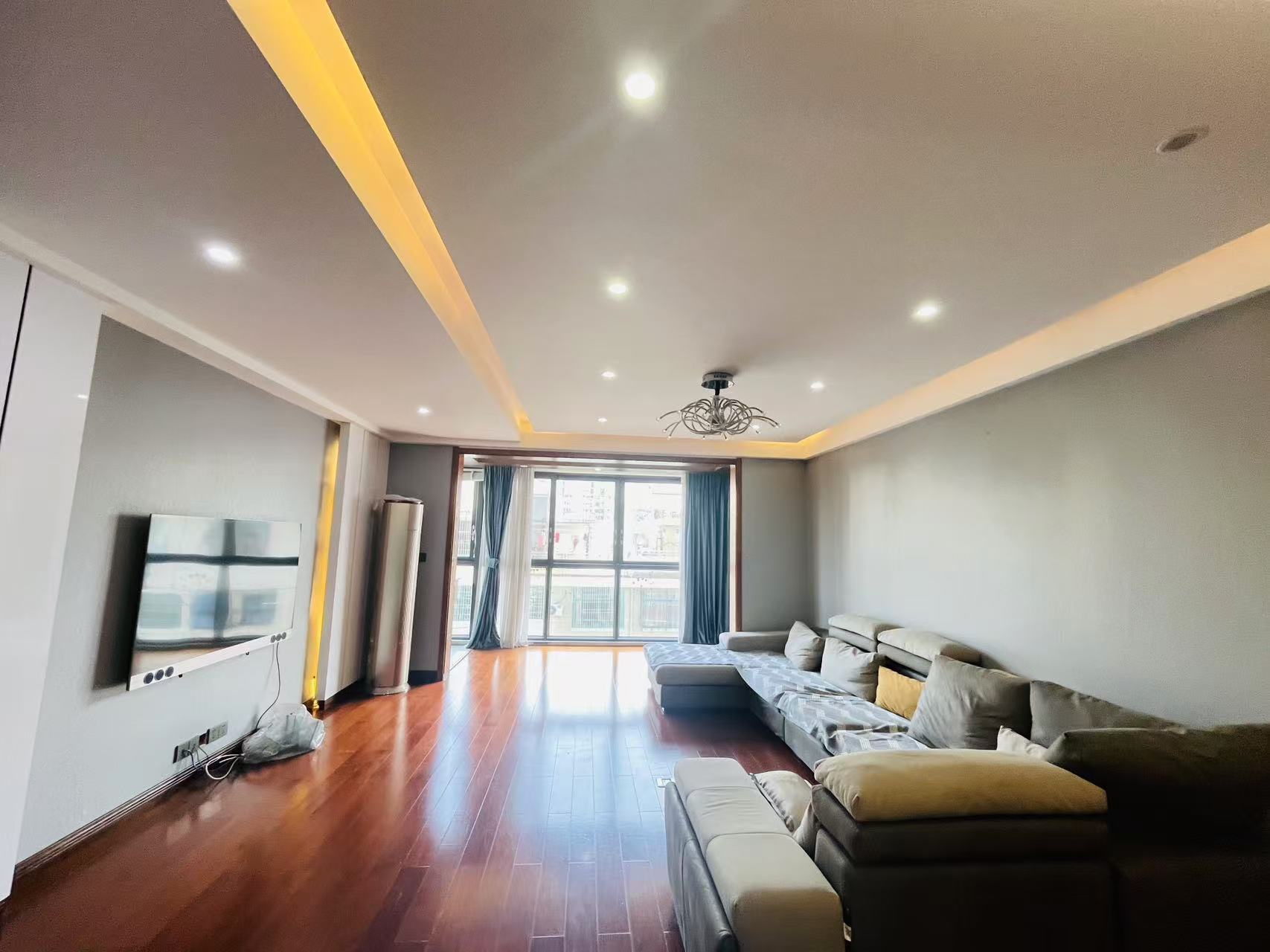 鼎泰逸景园 3室2厅2卫 88.0万 鼎泰逸景园 3室2厅2卫 88.0万客厅