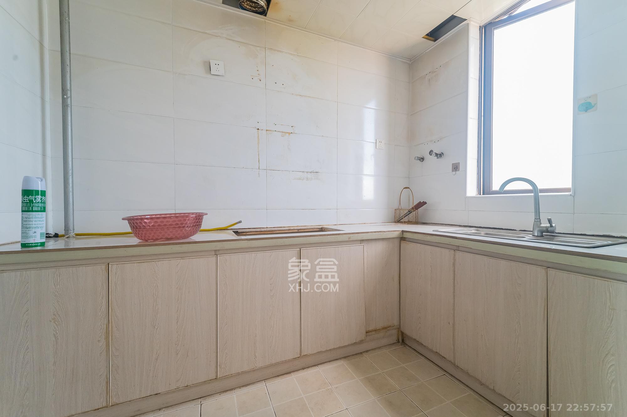 华润置地广场二期  4室2厅2卫    96.8万 华润置地广场二期  4室2厅2卫    96.8万其他