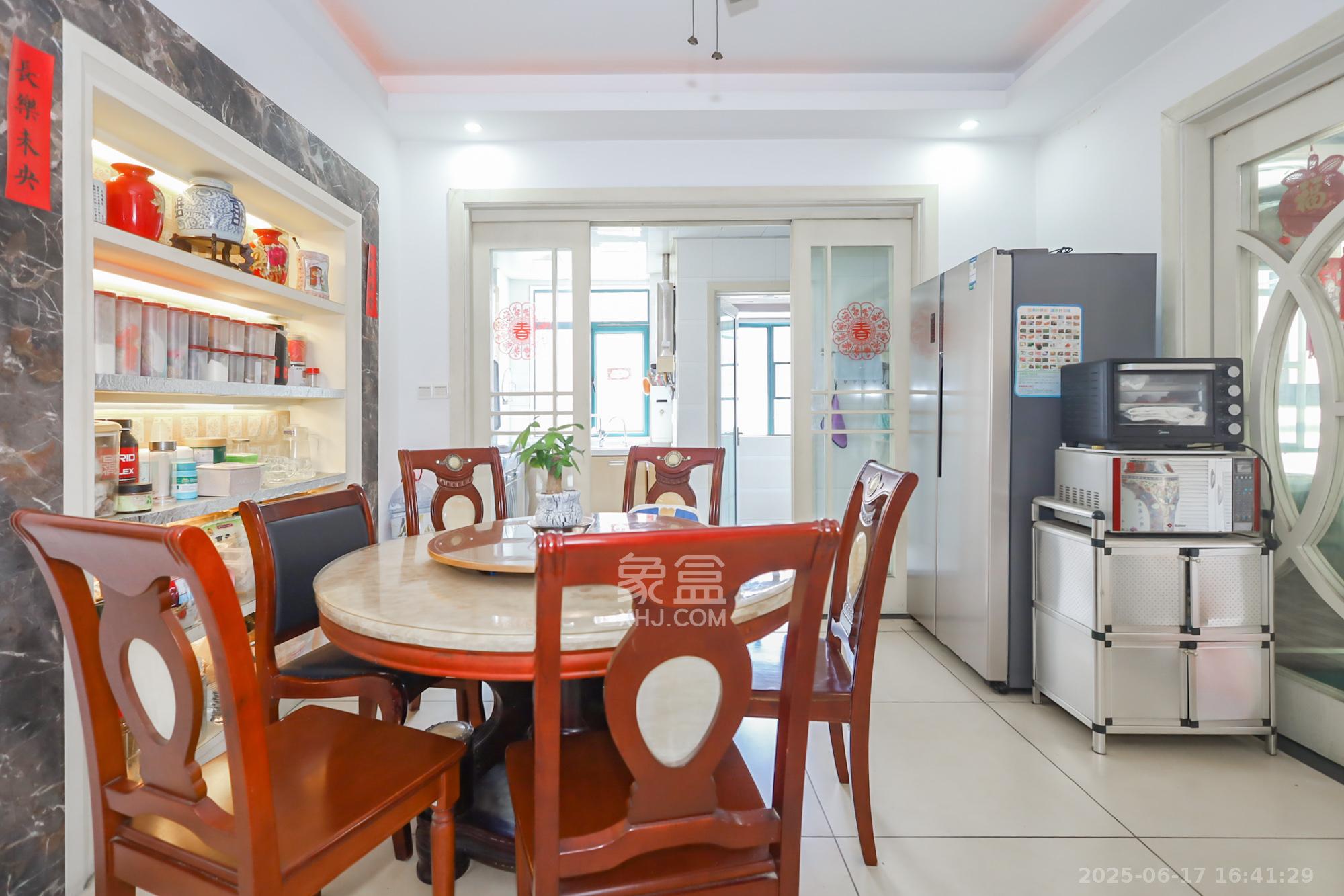 滨江金座 3室2厅2卫 129.8万 滨江金座 3室2厅2卫 129.8万其他