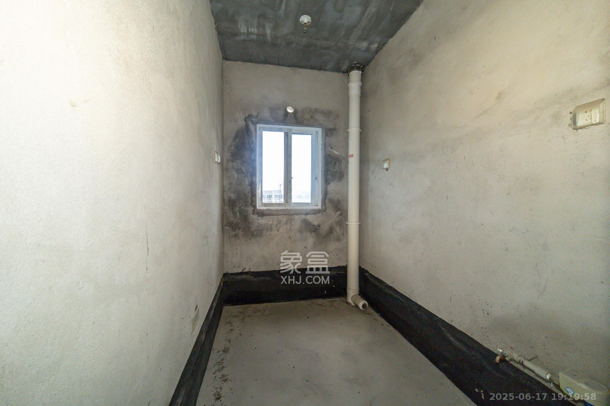 楚天世纪城东苑 1室2厅2卫 95.0万 楚天世纪城东苑 1室2厅2卫 95.0万卫生间