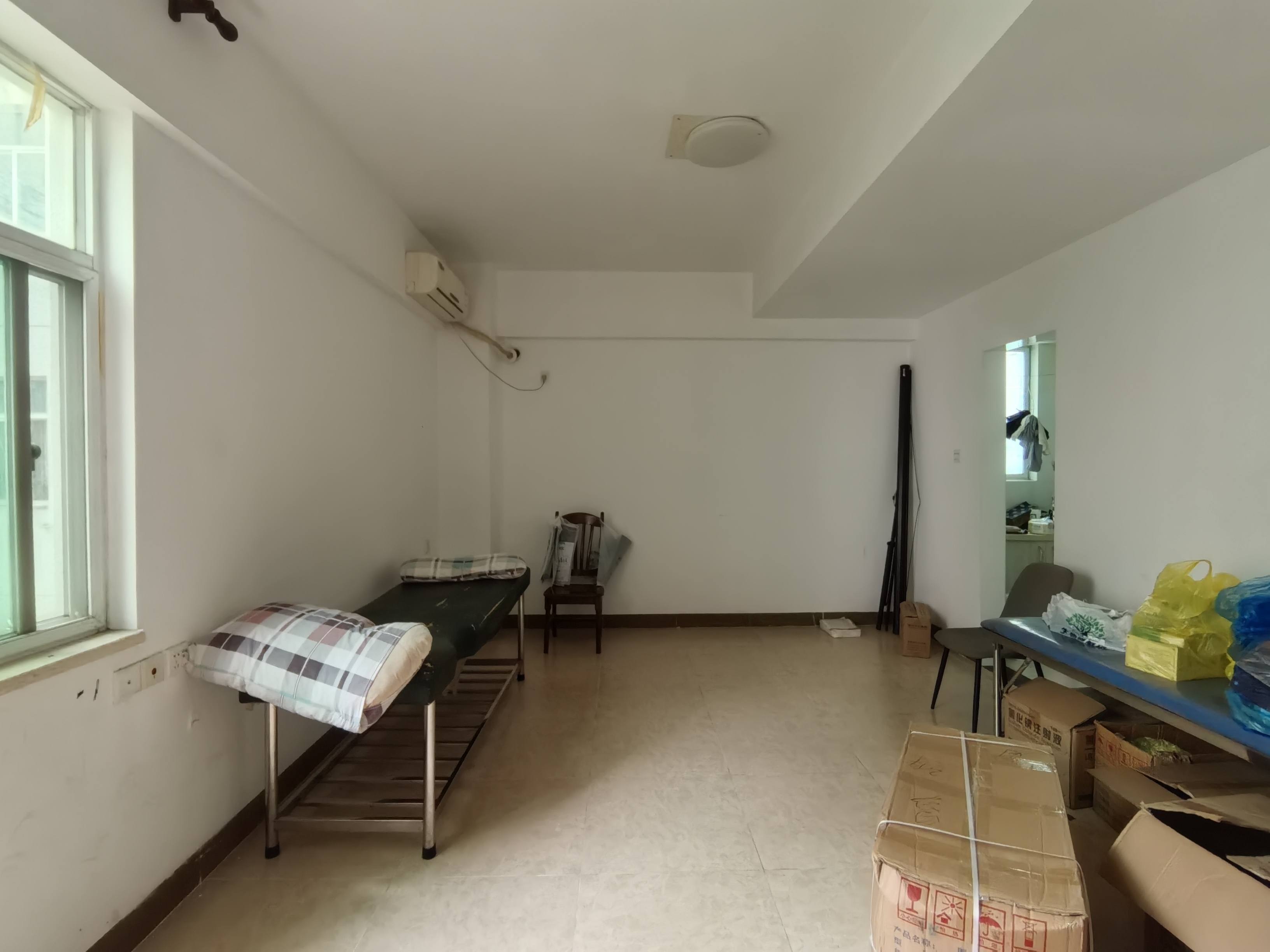 滨江温泉花园  3室2厅2卫   132.00万客厅