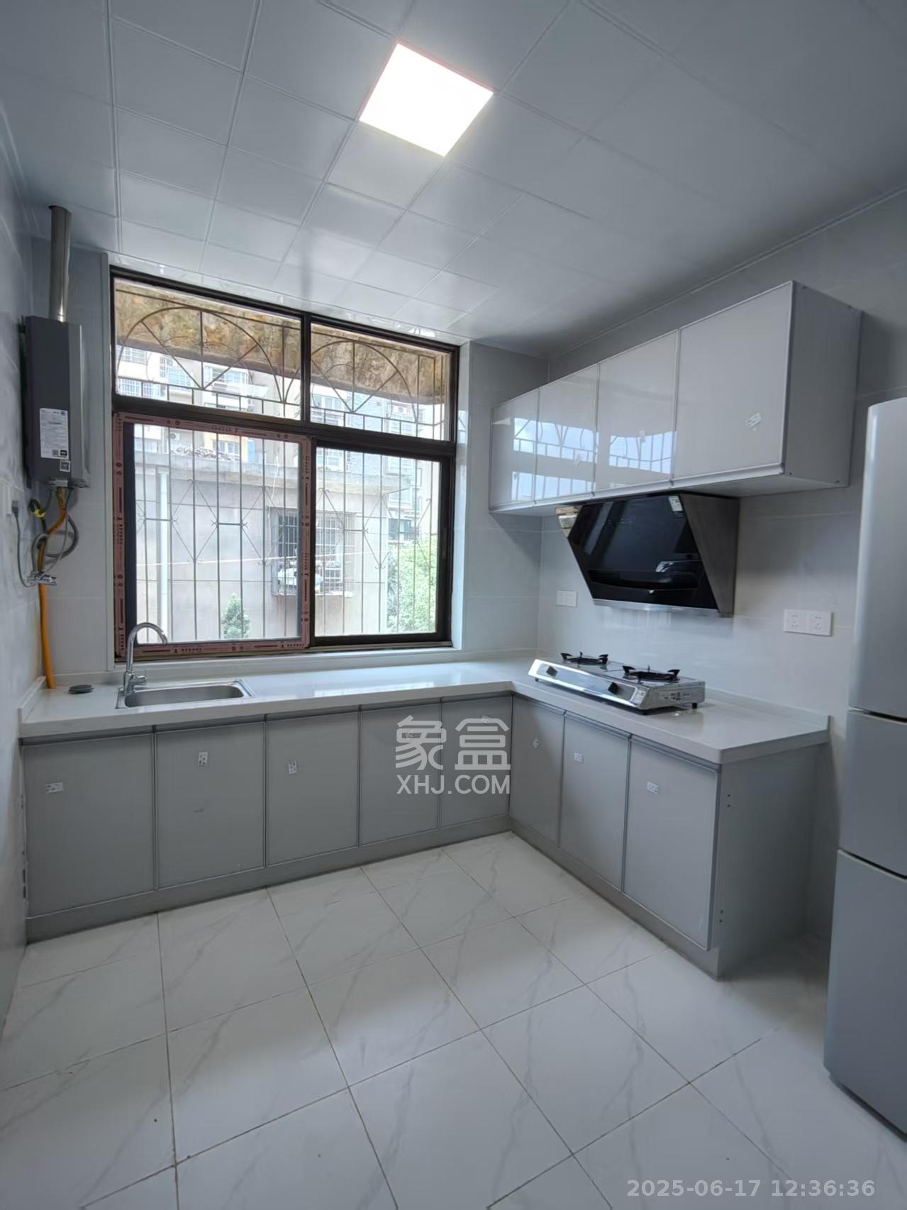 中建五局信和苑二区 3室2厅1卫 1600.0元/月 中建五局信和苑二区 3室2厅1卫 1600.0元/月室内图