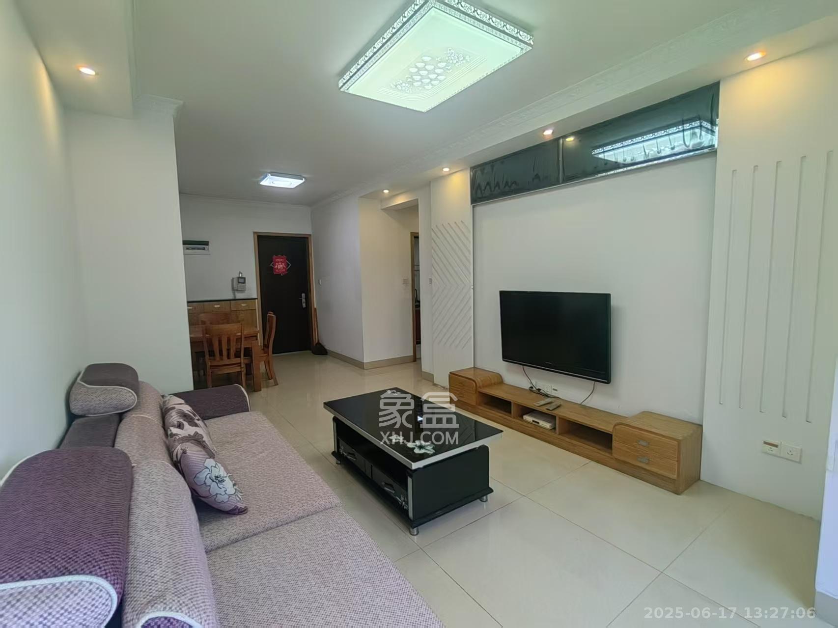 三一街区  4室2厅1卫   1600.00元/月室内图