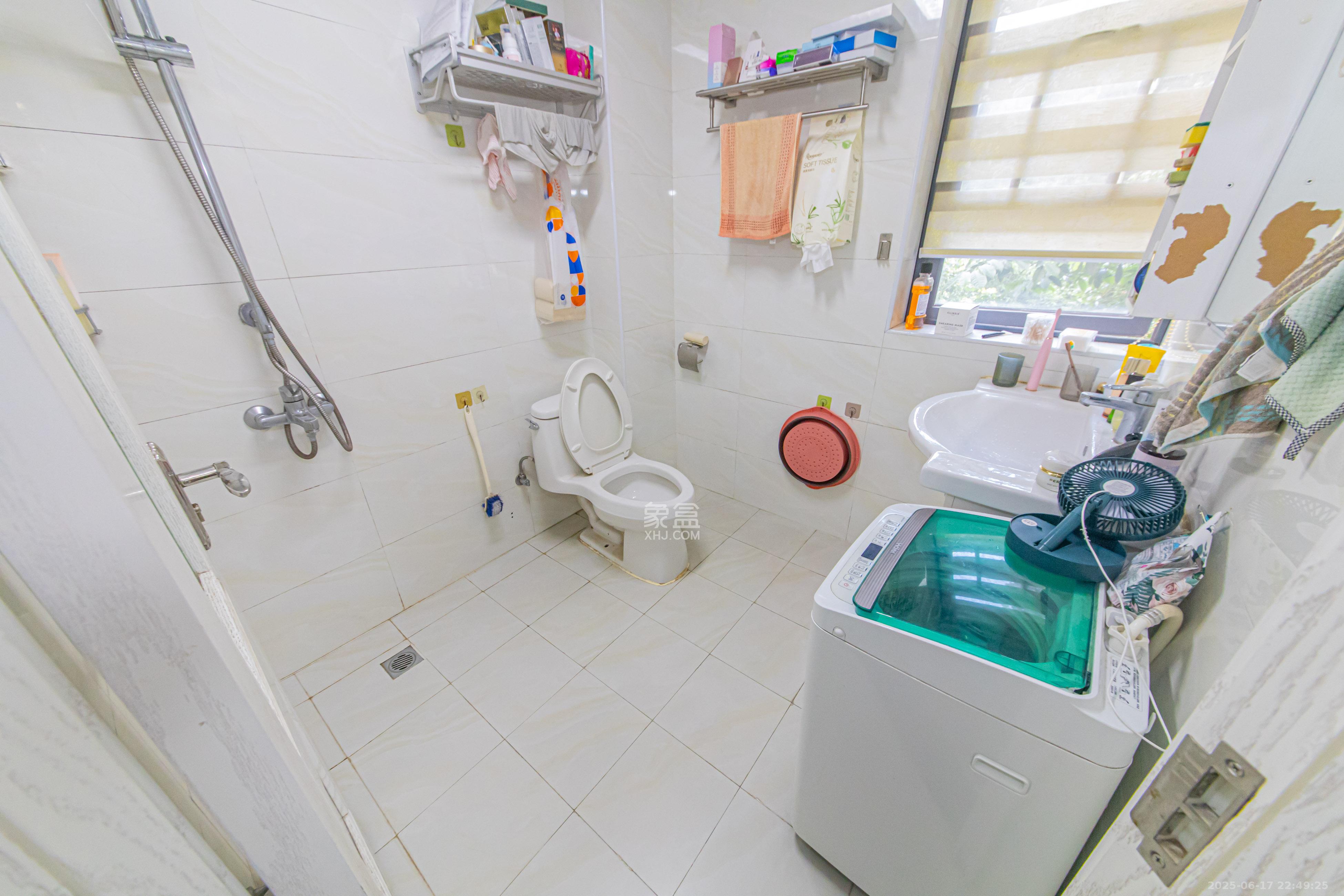 中建芙蓉嘉苑 4室2厅2卫 110.0万 中建芙蓉嘉苑 4室2厅2卫 110.0万卫生间