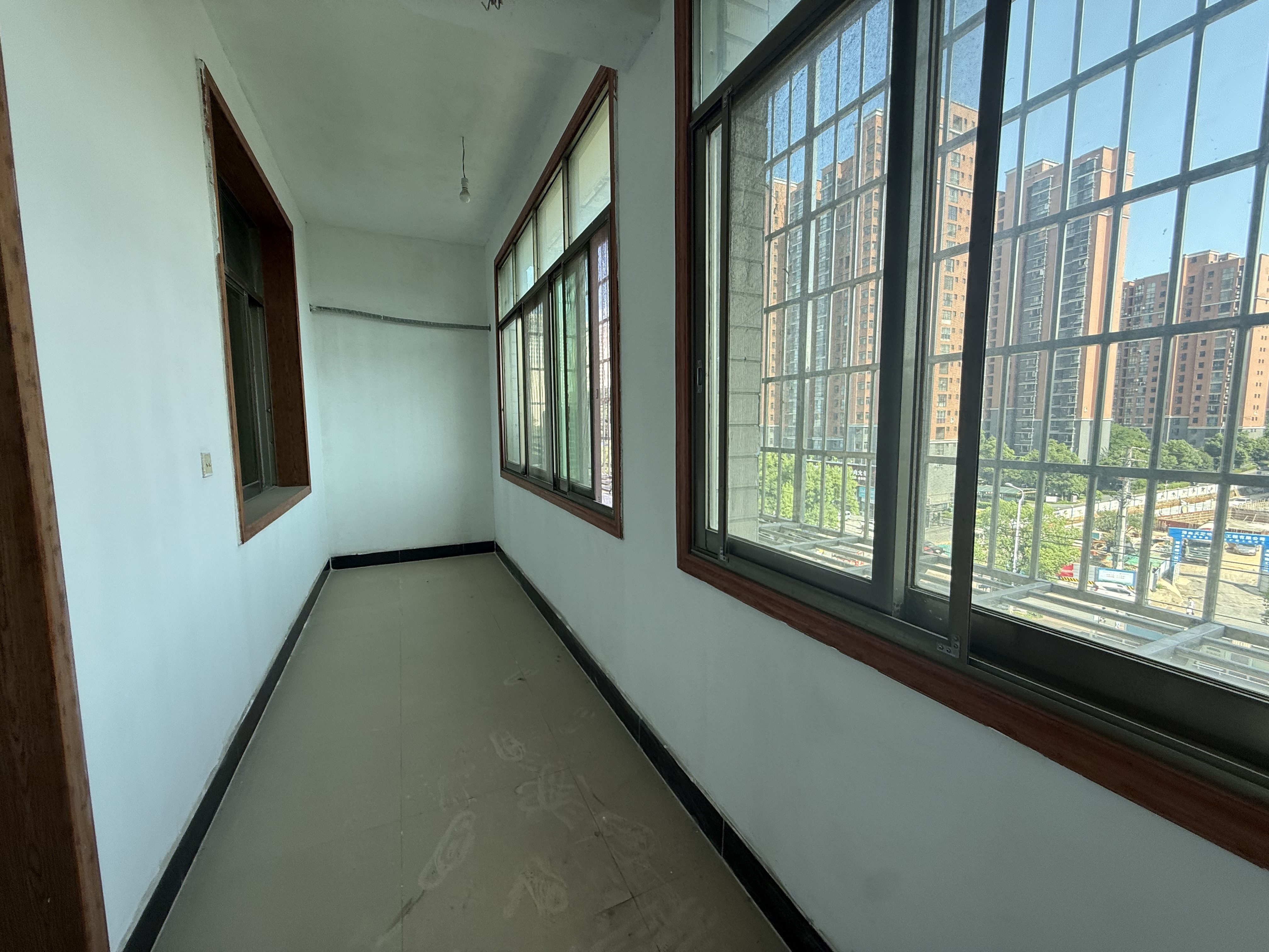 国强小区 3室2厅1卫 700.0元/月 国强小区 3室2厅1卫 700.0元/月室内图