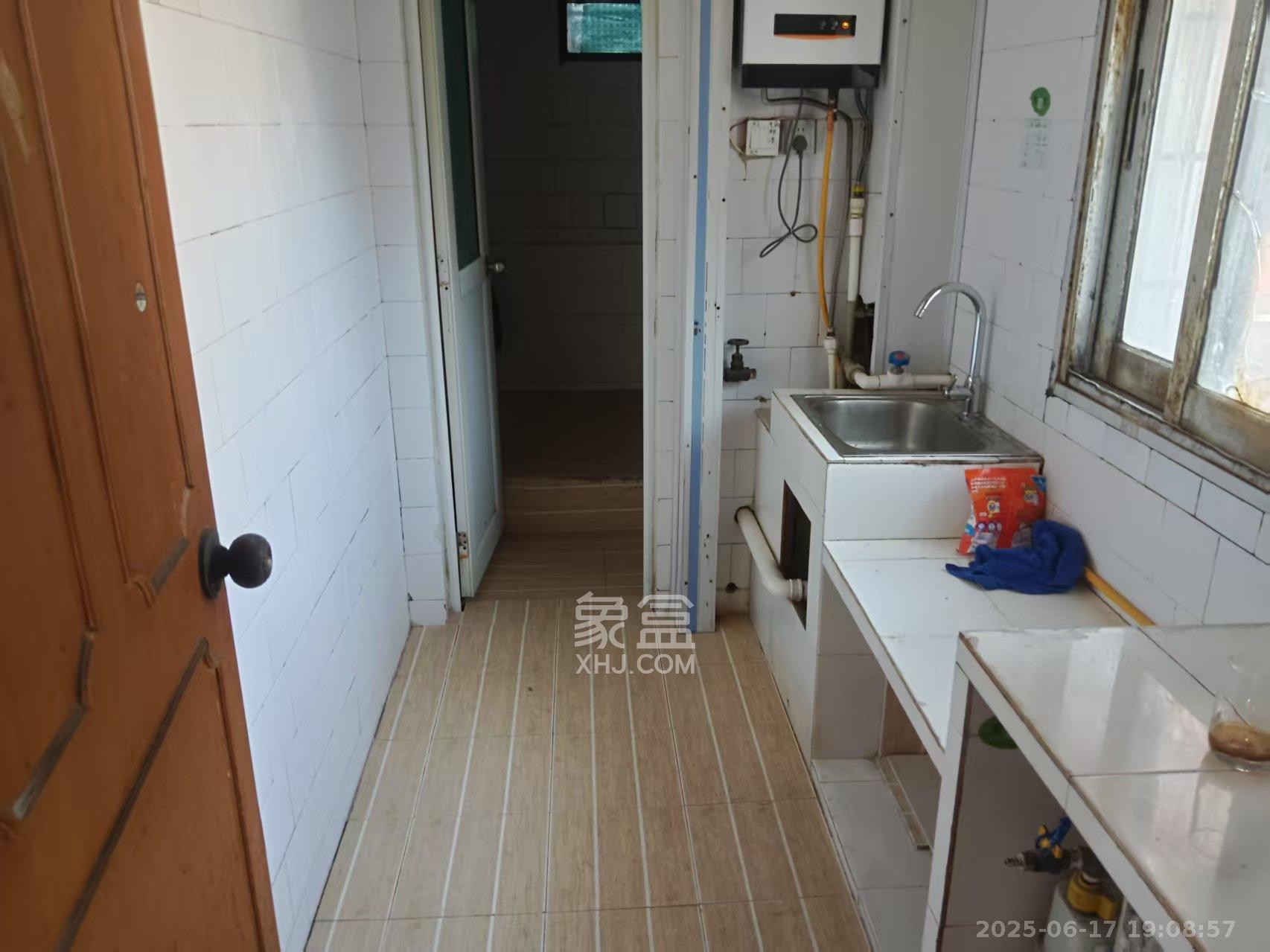 三兴公寓(三兴小区) 3室1厅1卫 2200.0元/月 三兴公寓(三兴小区) 3室1厅1卫 2200.0元/月室内图