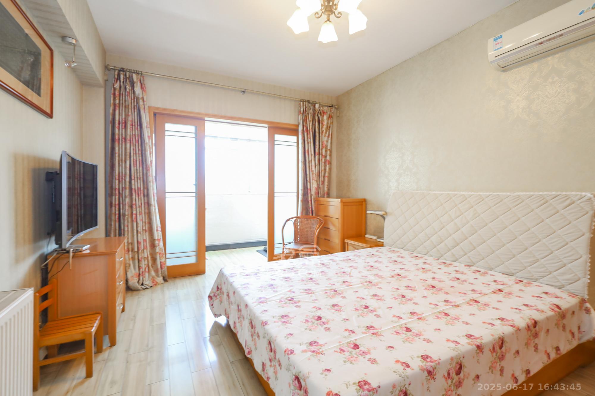 枫树园 3室2厅2卫 128.0万 枫树园 3室2厅2卫 128.0万卧室