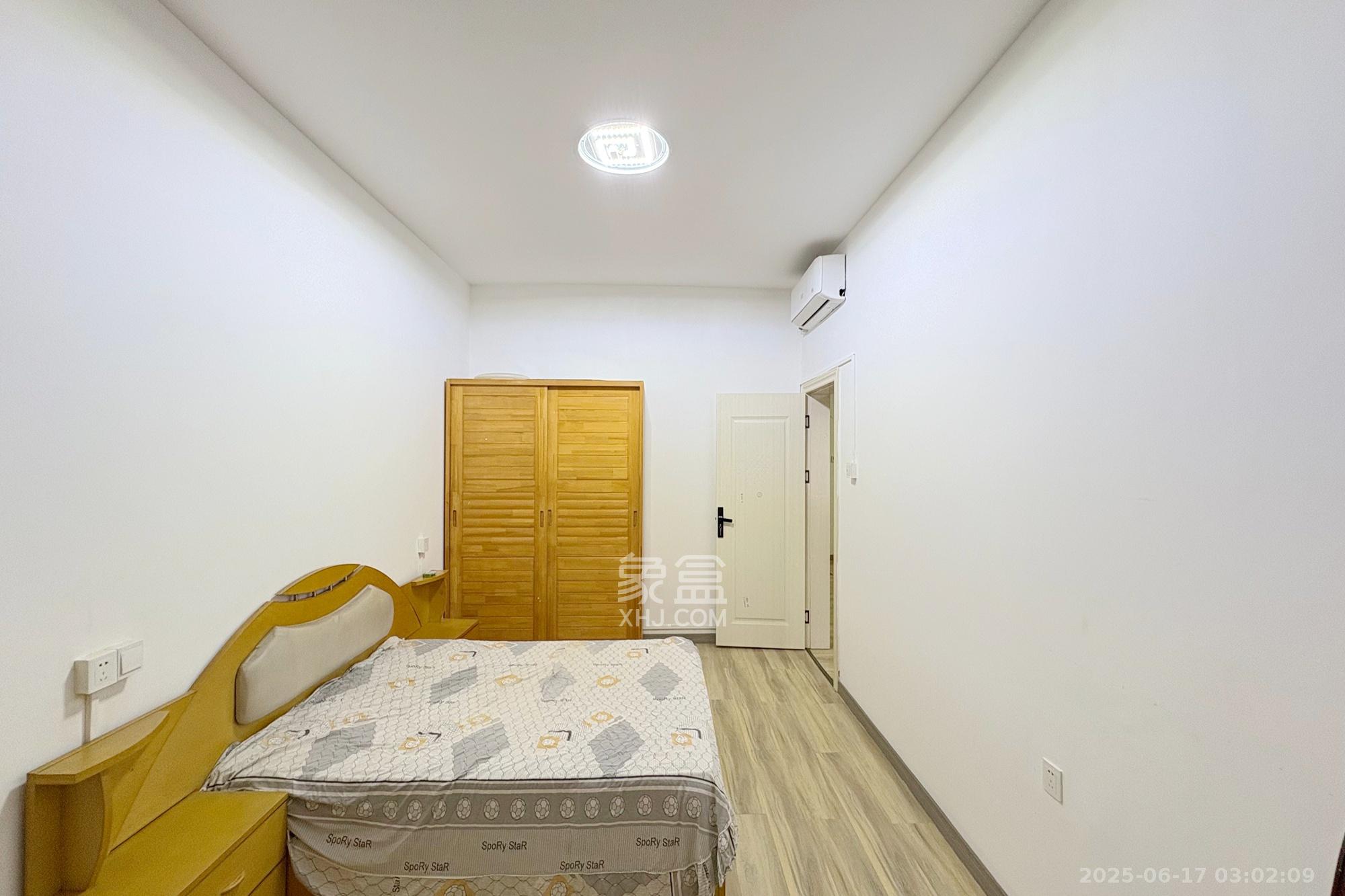 华天大酒店宿舍楼 2室1厅1卫 72.0万 华天大酒店宿舍楼 2室1厅1卫 72.0万卧室