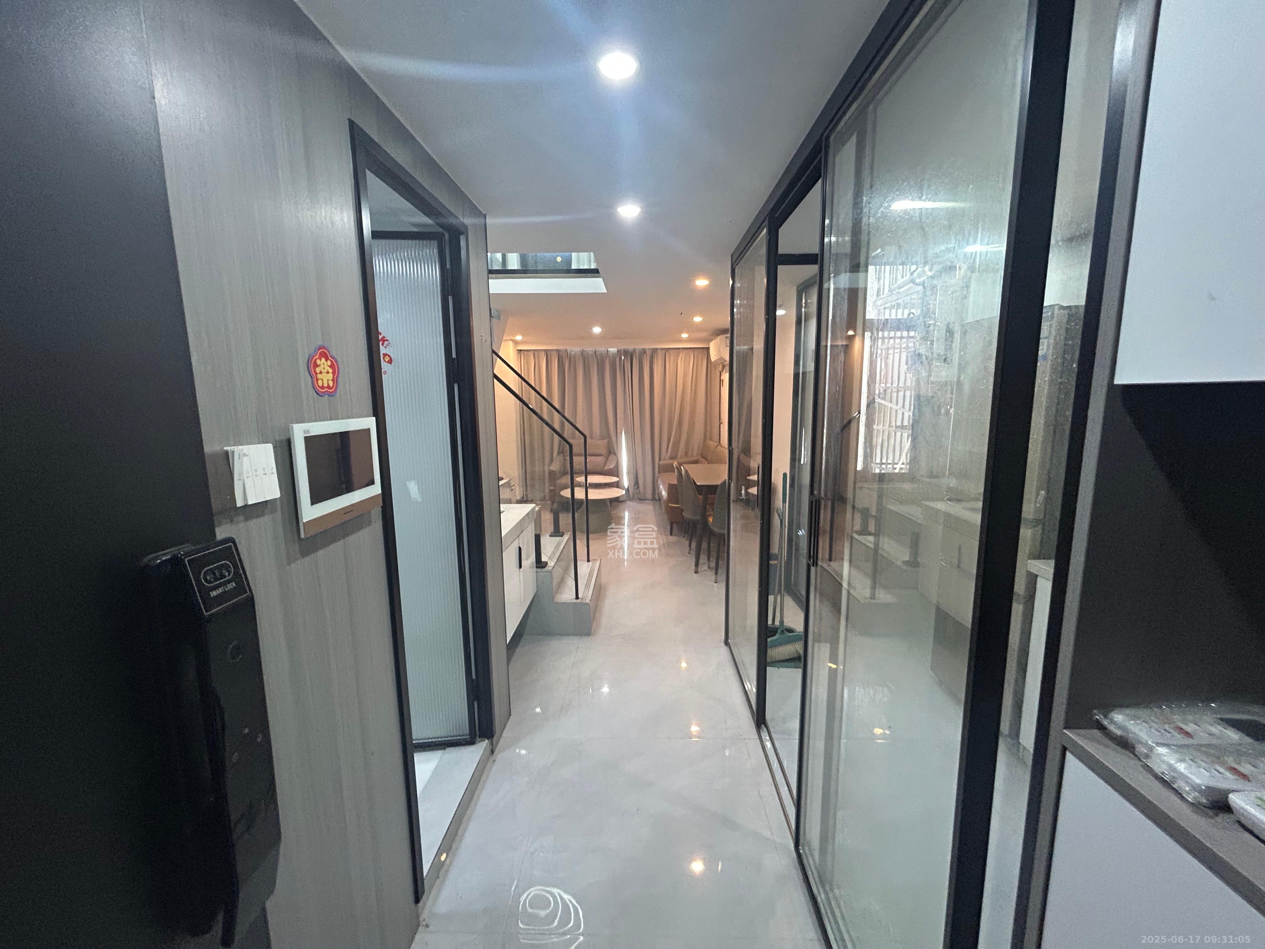 中国铁建湘语梅溪  2室1厅1卫    2300.0元/月