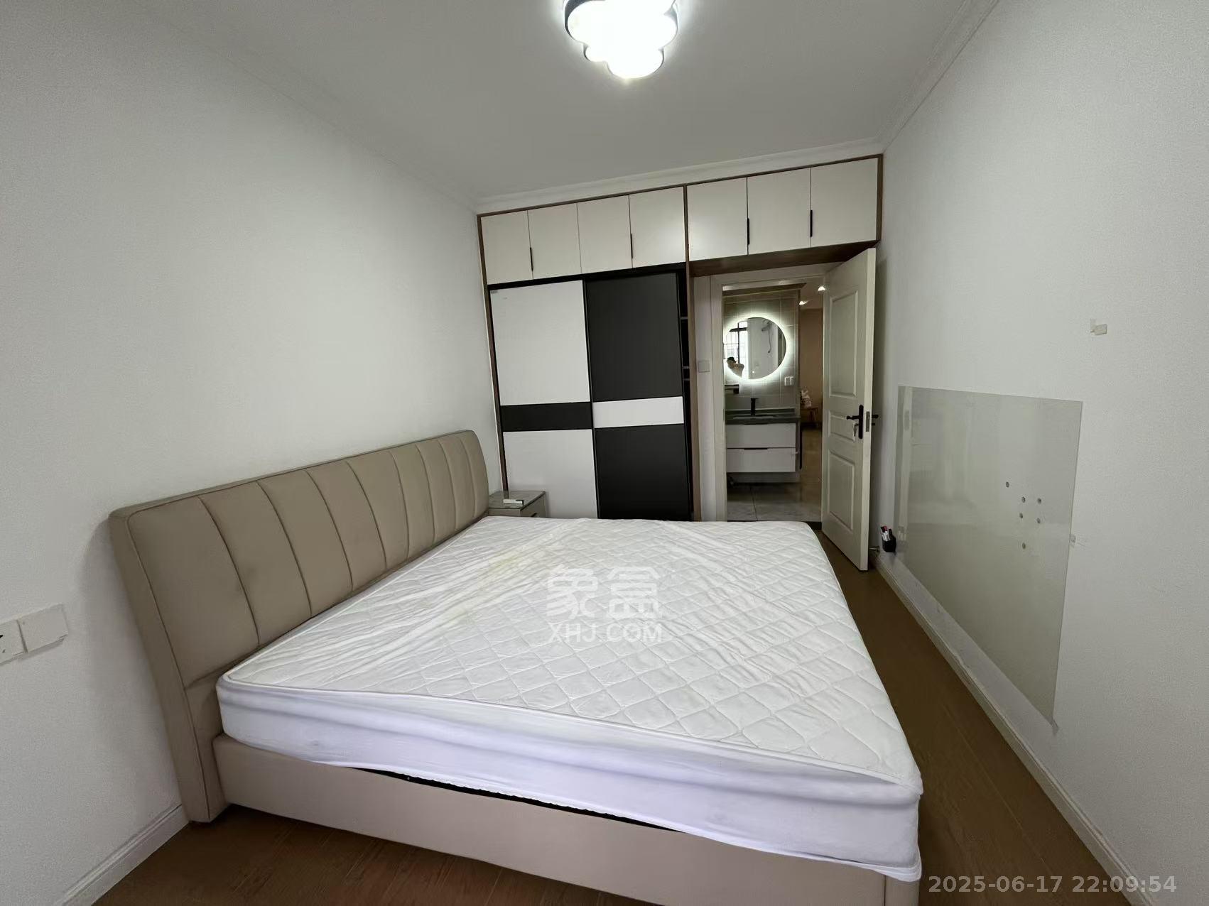 天鸿小区  2室1厅1卫   2300.00元/月室内图