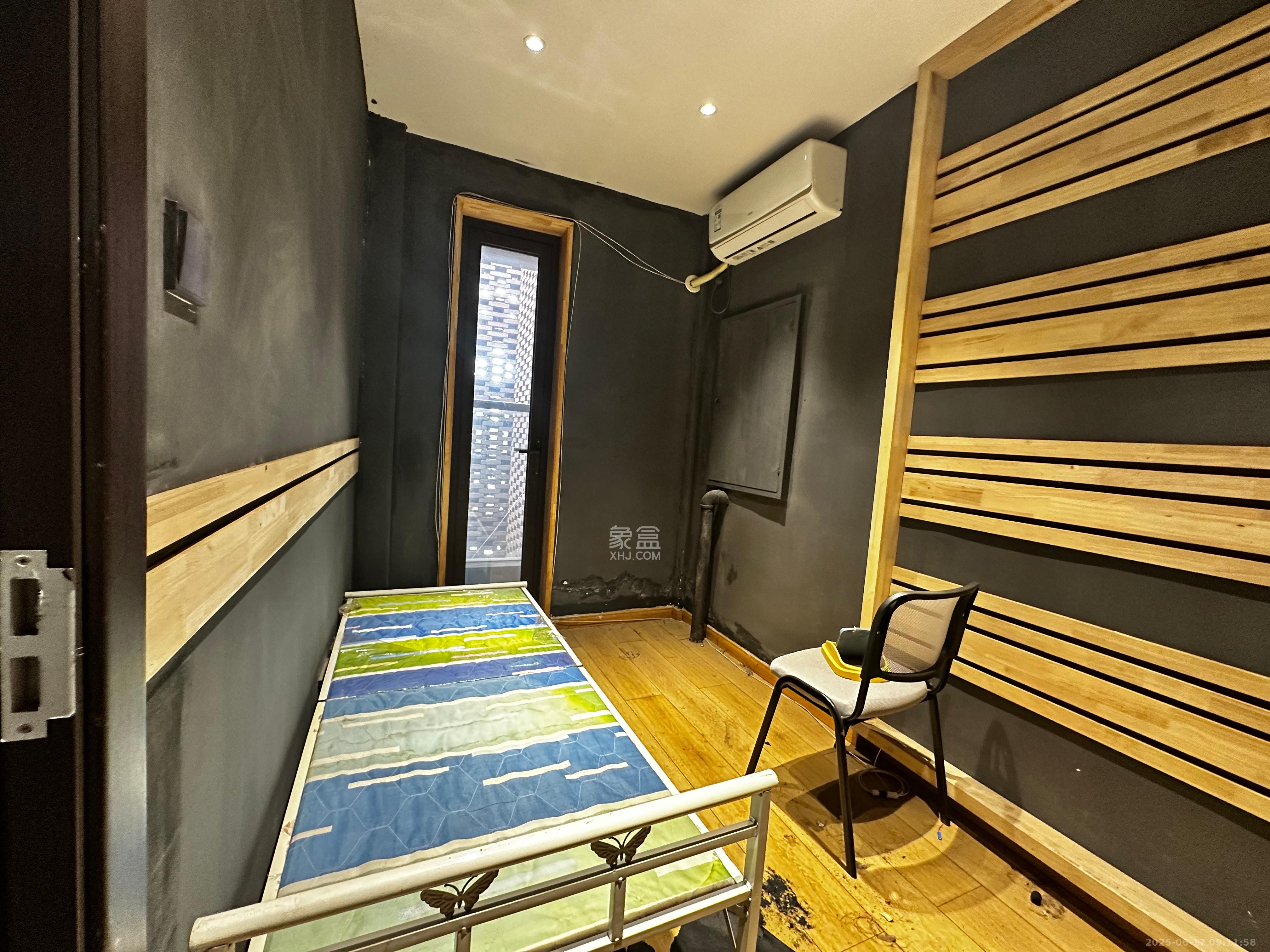 万科紫台  10室3厅1卫   12000.00元/月室内图