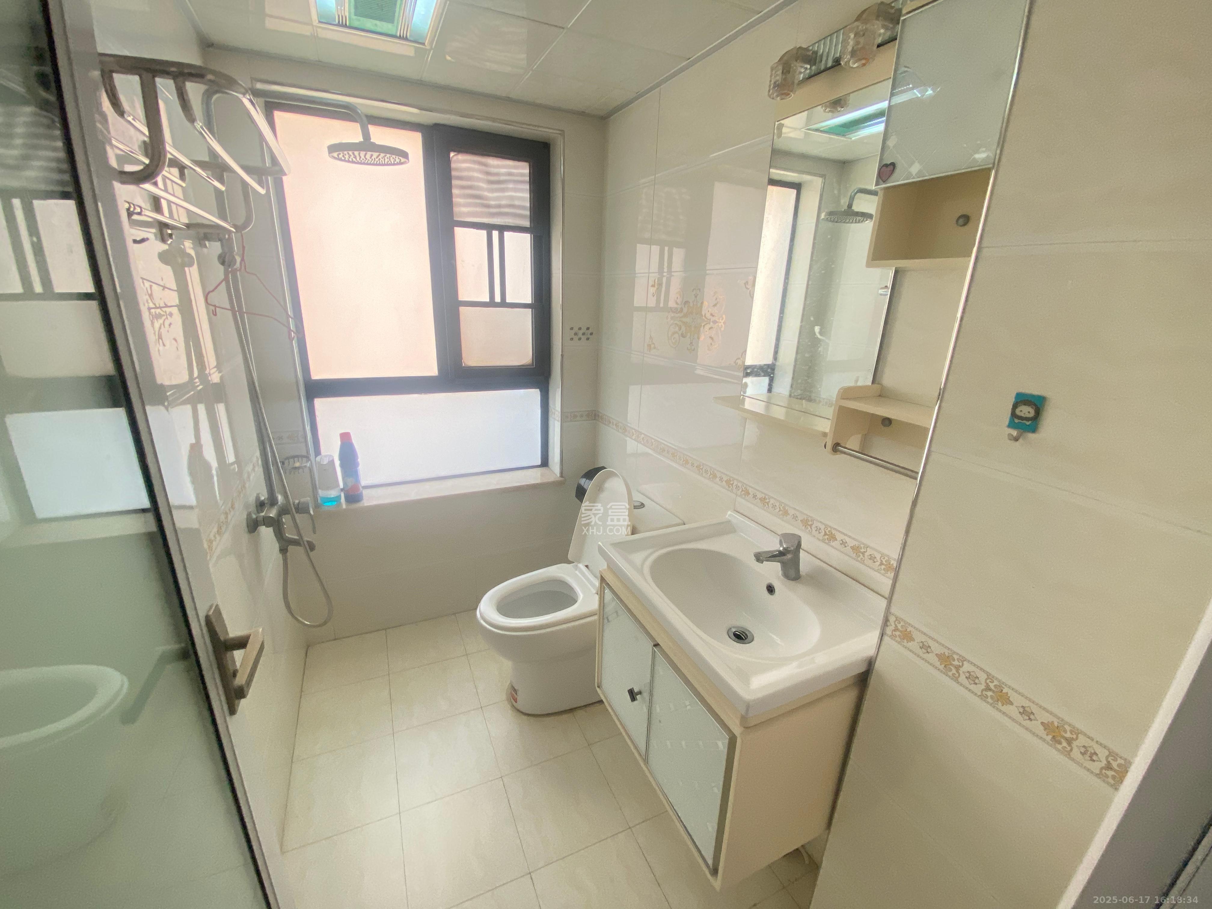 双湾国际(湘江御景花园) 3室2厅3卫 2800.0元/月 双湾国际(湘江御景花园) 3室2厅3卫 2800.0元/月室内图