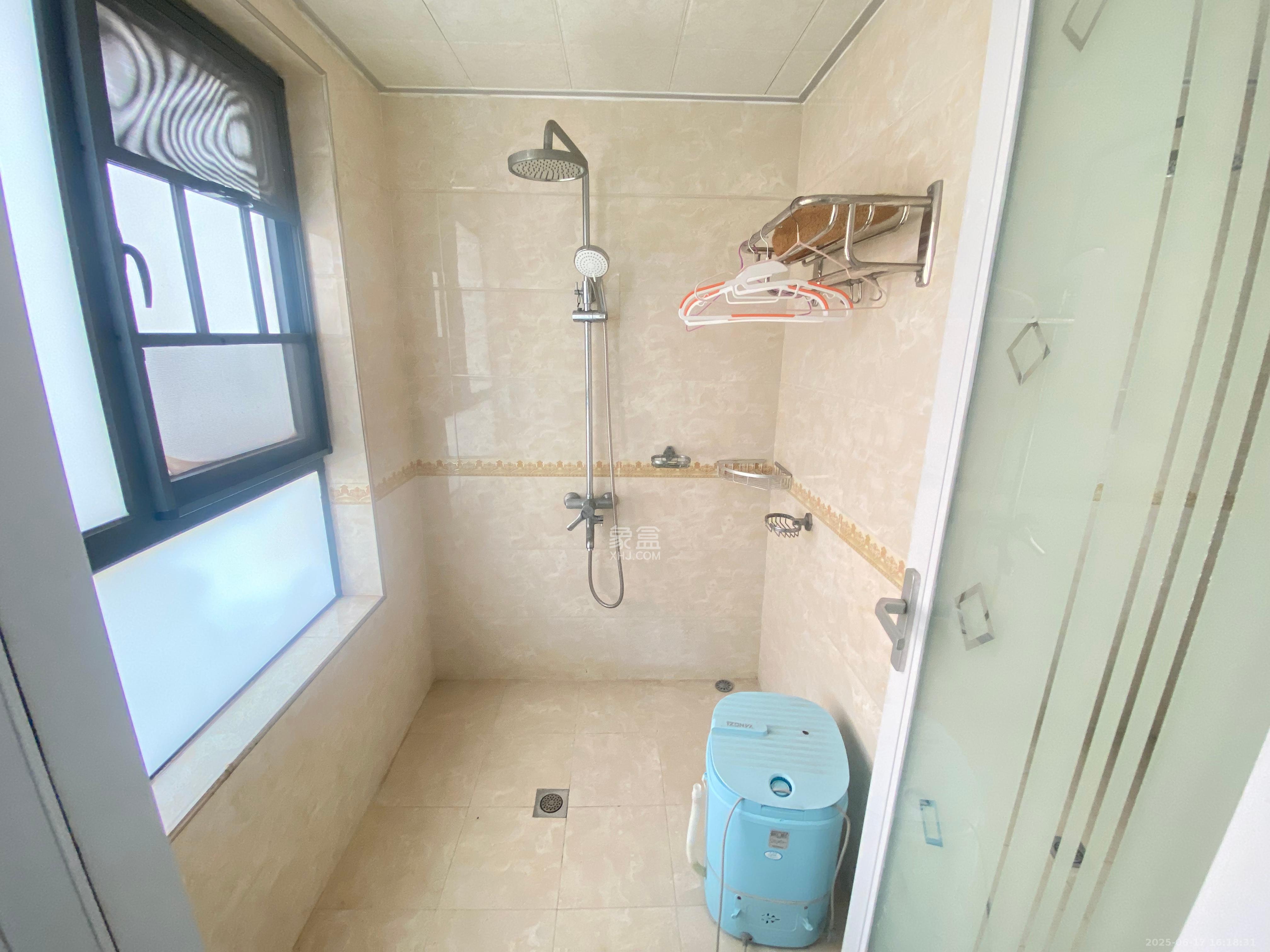 双湾国际(湘江御景花园) 3室2厅3卫 2800.0元/月 双湾国际(湘江御景花园) 3室2厅3卫 2800.0元/月室内图