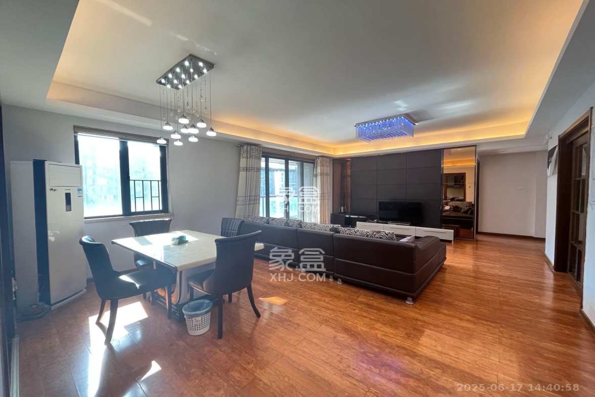 藏珑湖上国际花园 3室2厅2卫 3900.0元/月 藏珑湖上国际花园 3室2厅2卫 3900.0元/月室内图