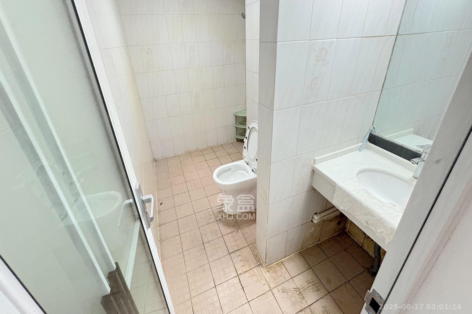 华天大酒店宿舍楼 2室1厅1卫 96.0万 华天大酒店宿舍楼 2室1厅1卫 96.0万卫生间