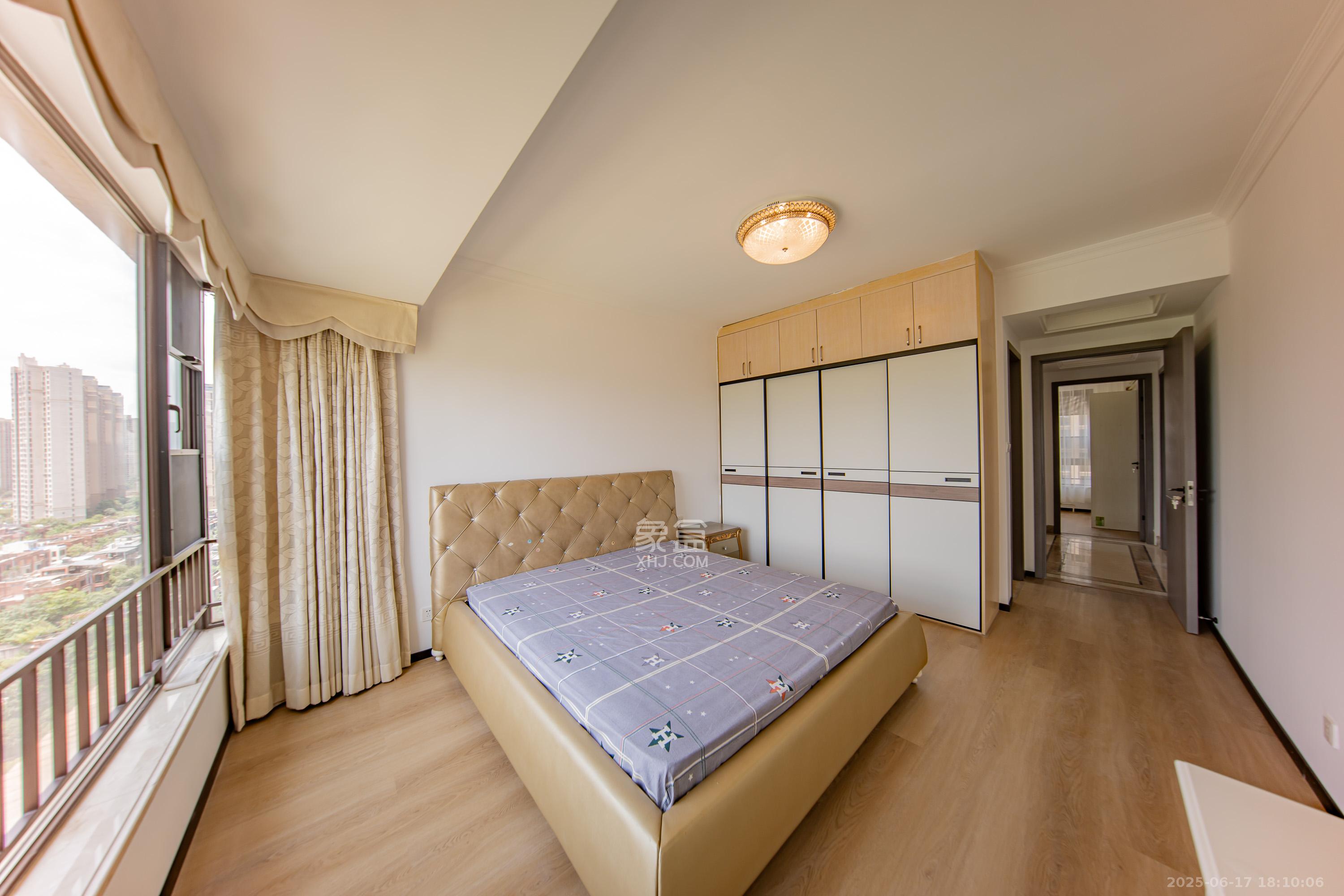 中海国际一期  4室2厅2卫    110.0万 中海国际一期  4室2厅2卫    110.0万卧室