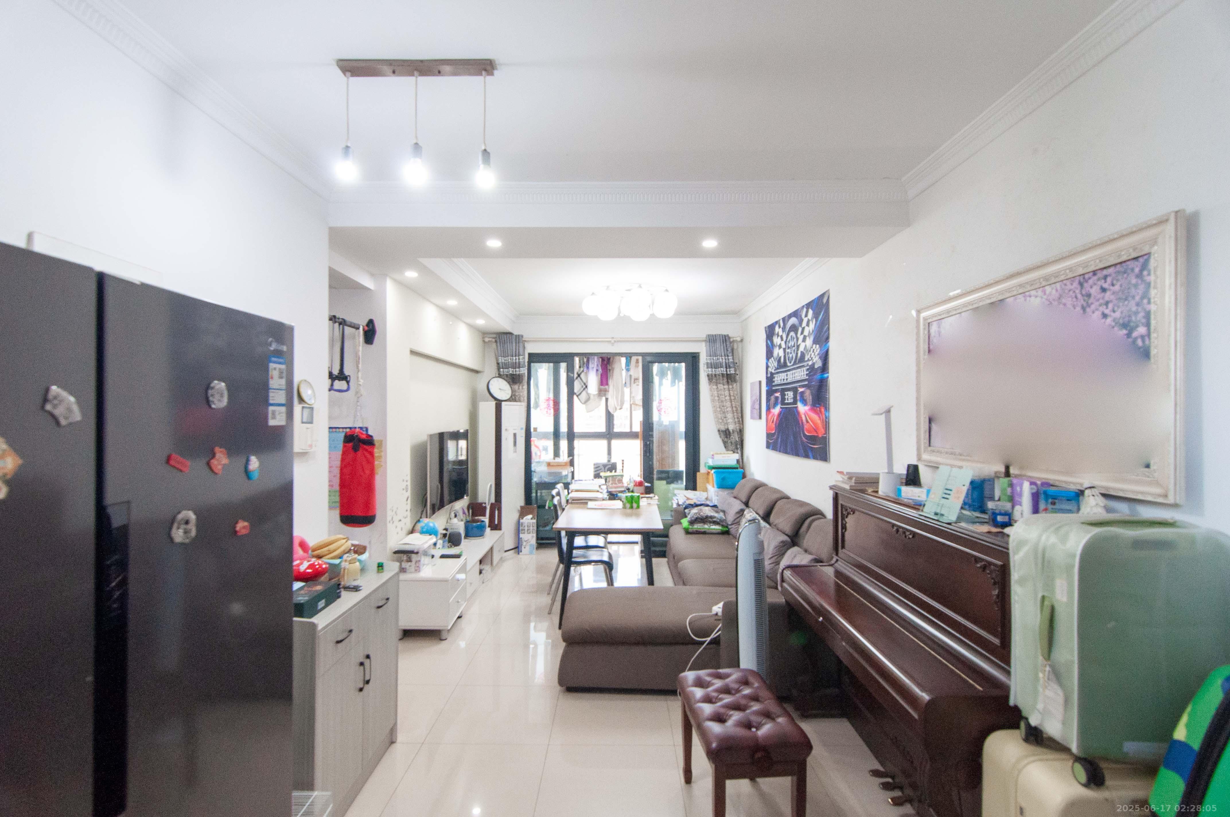 高鑫麓城 3室2厅1卫 95.0万 高鑫麓城 3室2厅1卫 95.0万客厅