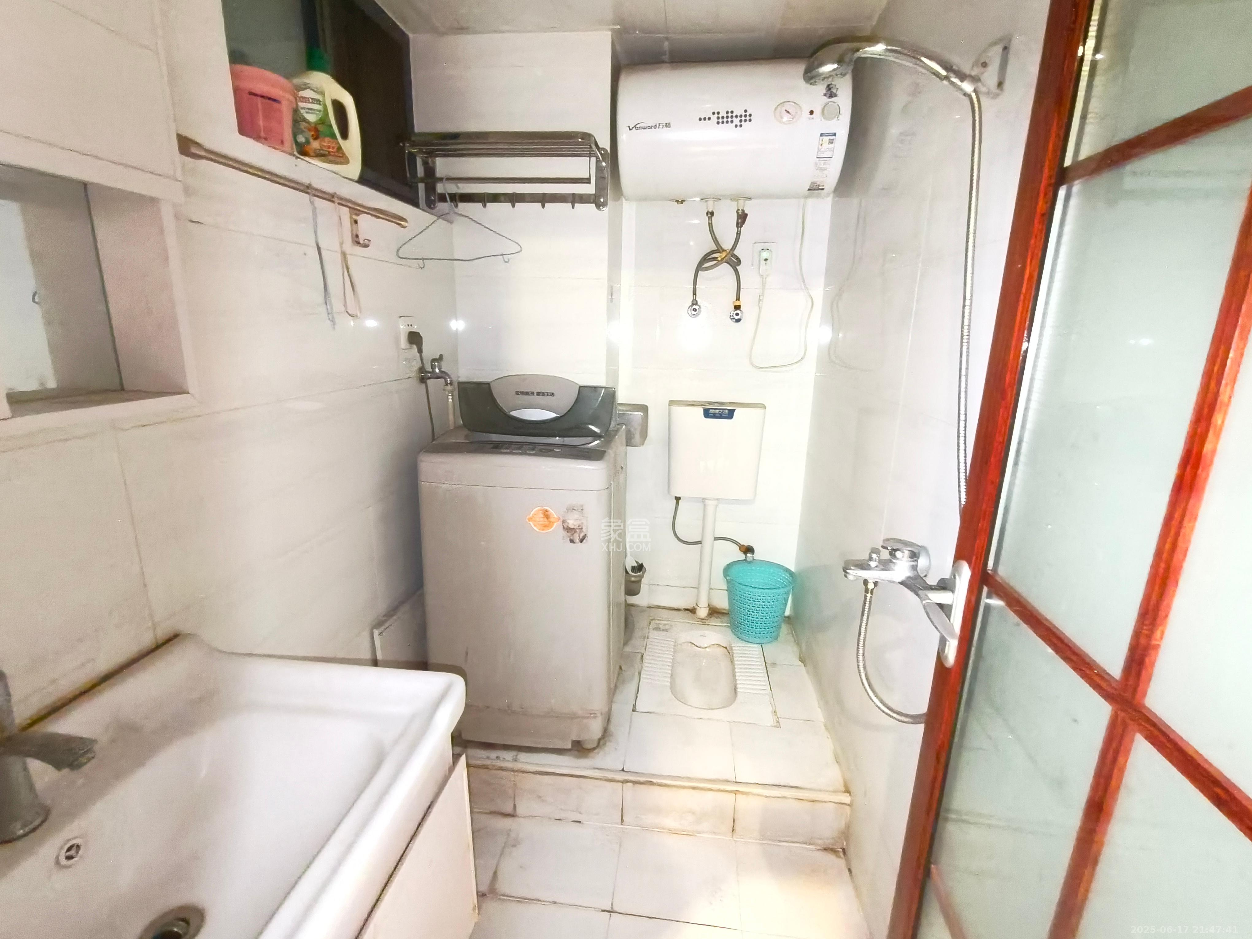 阳光100二期  1室1厅1卫   1300.00元/月室内图