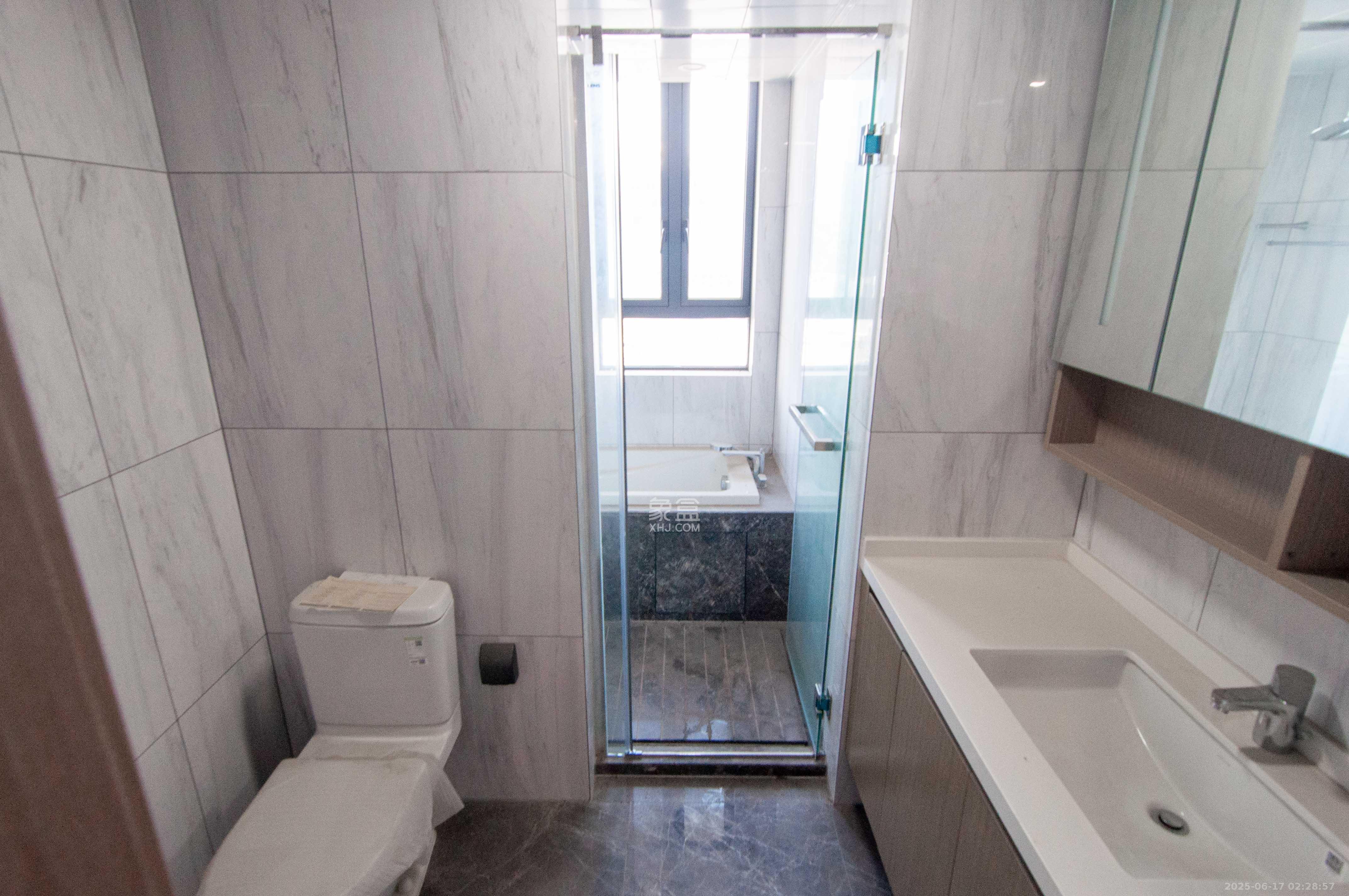 旭辉都会山  4室2厅3卫    252.0万 旭辉都会山  4室2厅3卫    252.0万卫生间