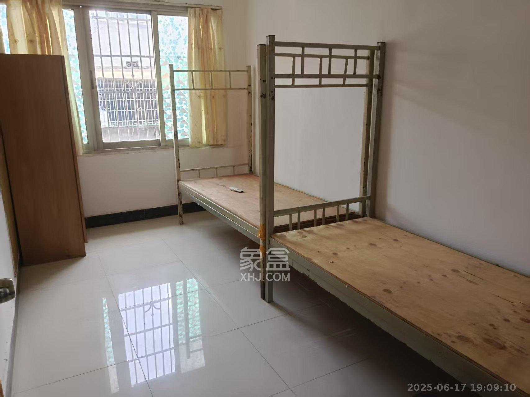 三兴公寓(三兴小区) 3室1厅1卫 2200.0元/月 三兴公寓(三兴小区) 3室1厅1卫 2200.0元/月室内图