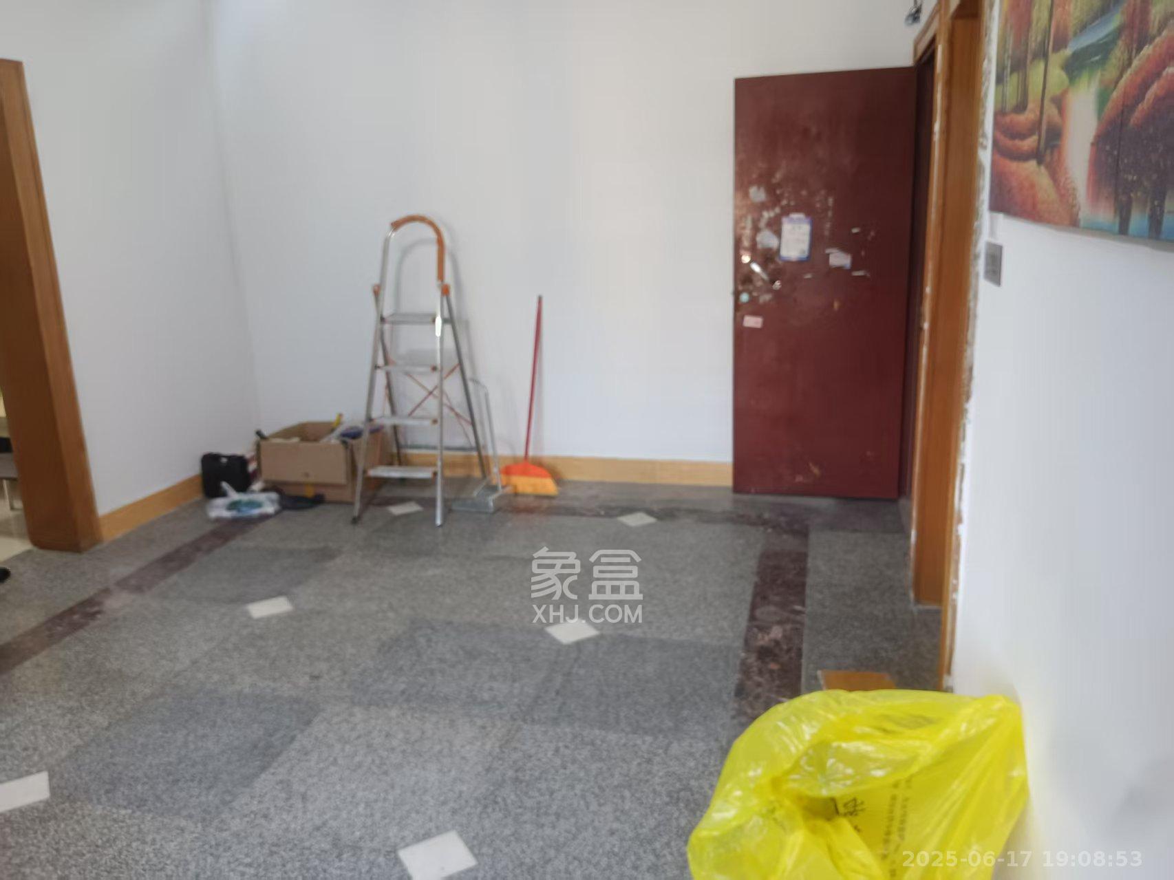 三兴公寓(三兴小区) 3室1厅1卫 2200.0元/月 三兴公寓(三兴小区) 3室1厅1卫 2200.0元/月室内图