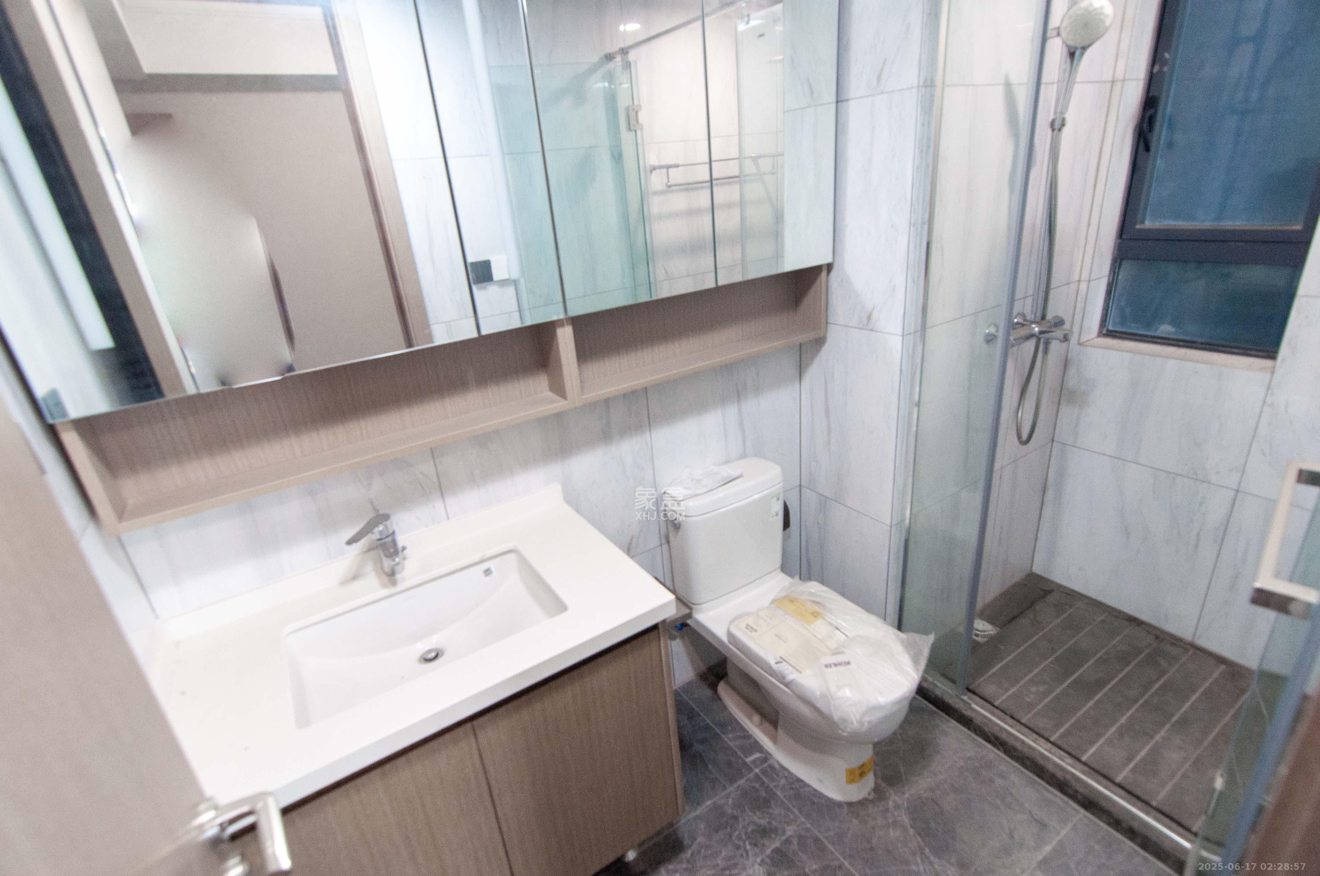 旭辉都会山  4室2厅3卫    252.0万 旭辉都会山  4室2厅3卫    252.0万卫生间