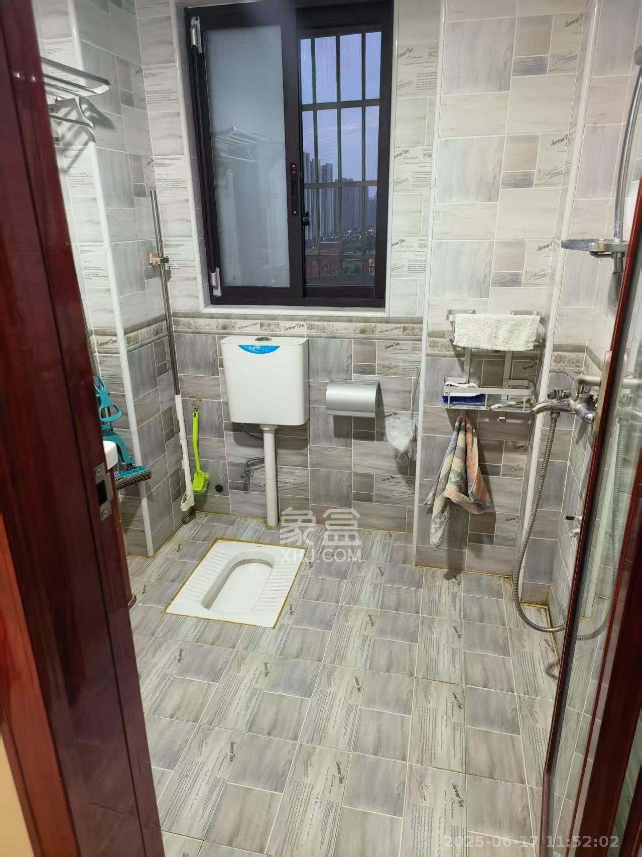 嘉顺苑 3室2厅1卫 2100.0元/月 嘉顺苑 3室2厅1卫 2100.0元/月室内图