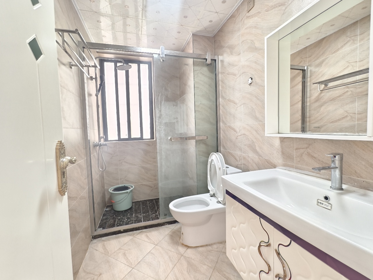 绿地海长流一期  3室2厅1卫    160.0万 绿地海长流一期  3室2厅1卫    160.0万室内图