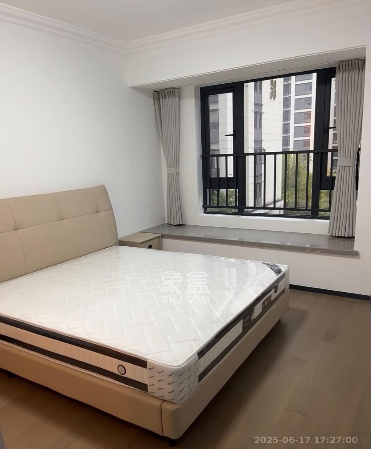 中海阅麓山二期  4室2厅2卫   3600.00元/月室内图