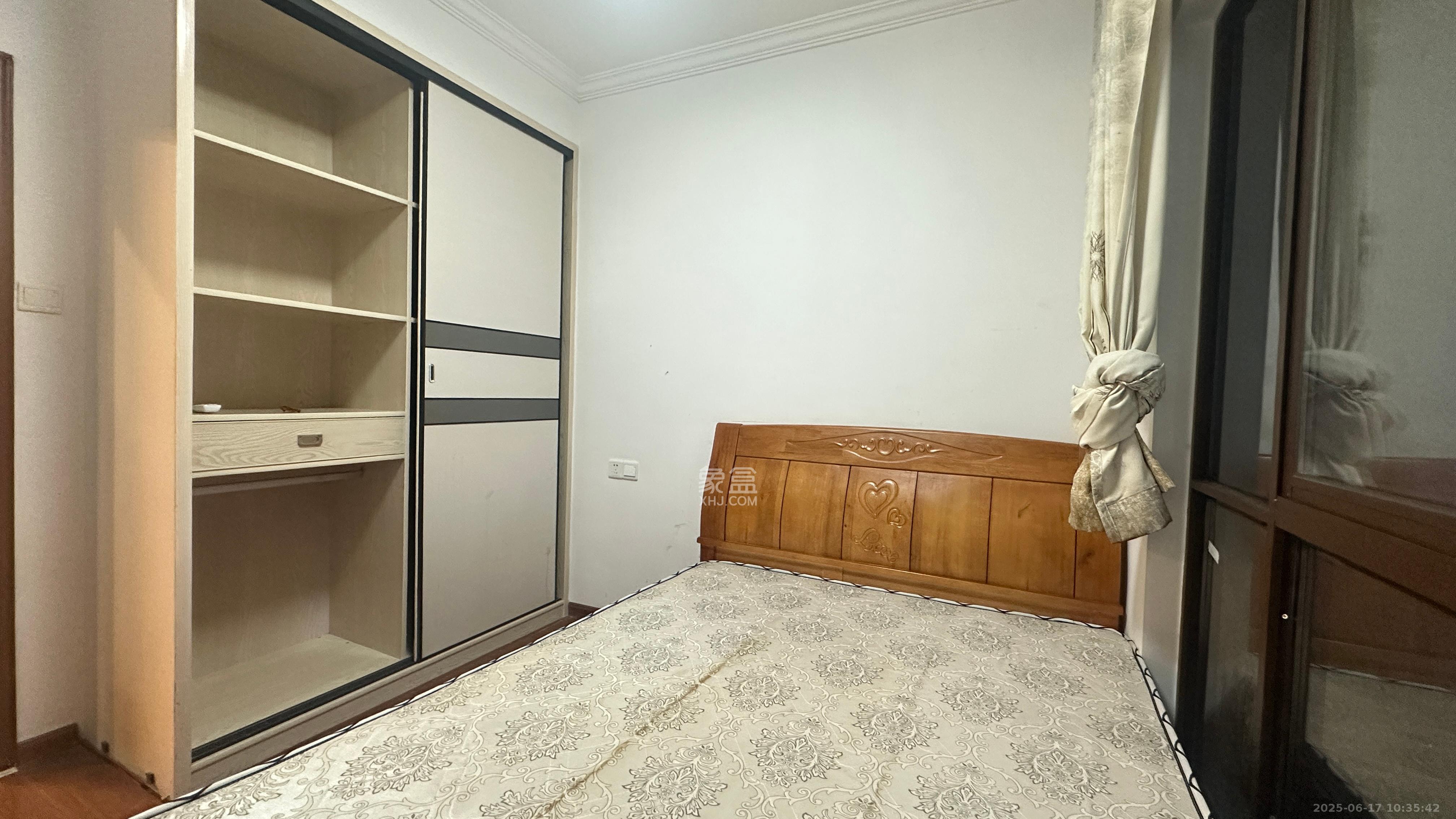 星月绿洲  4室2厅2卫    2400.0元/月 星月绿洲  4室2厅2卫    2400.0元/月室内图