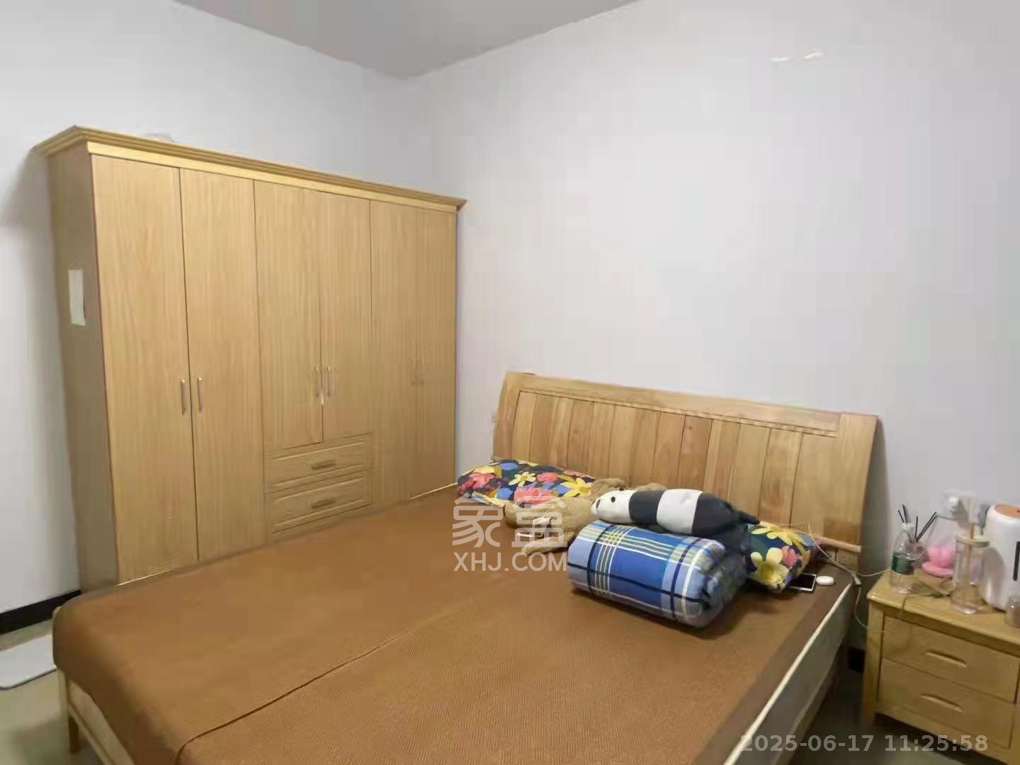 恒生碧水龙庭  3室2厅2卫    2200.0元/月室内图