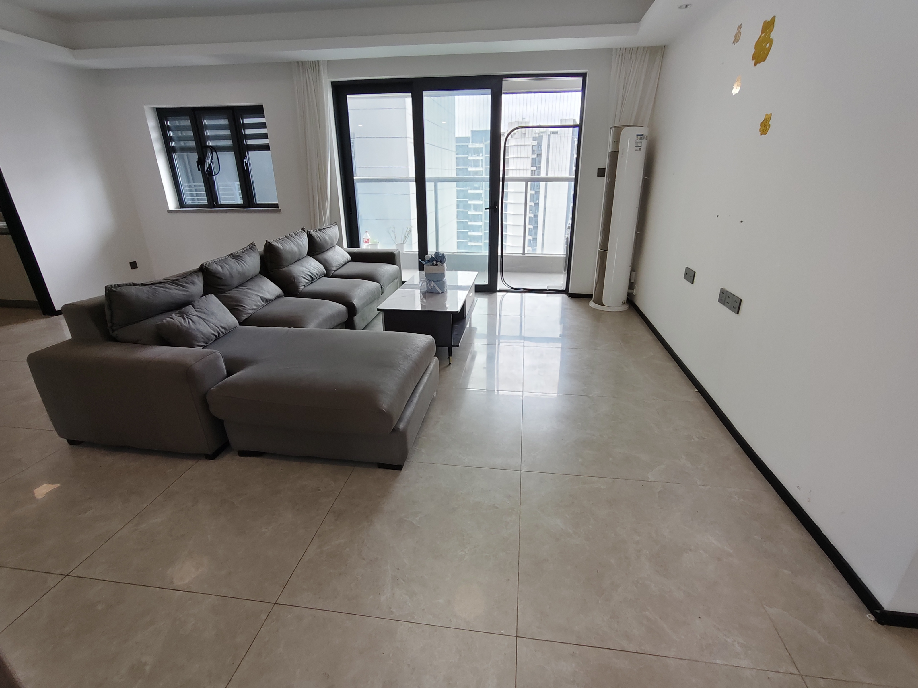 润山府  3室2厅2卫    3000.0元/月 润山府  3室2厅2卫    3000.0元/月室内图