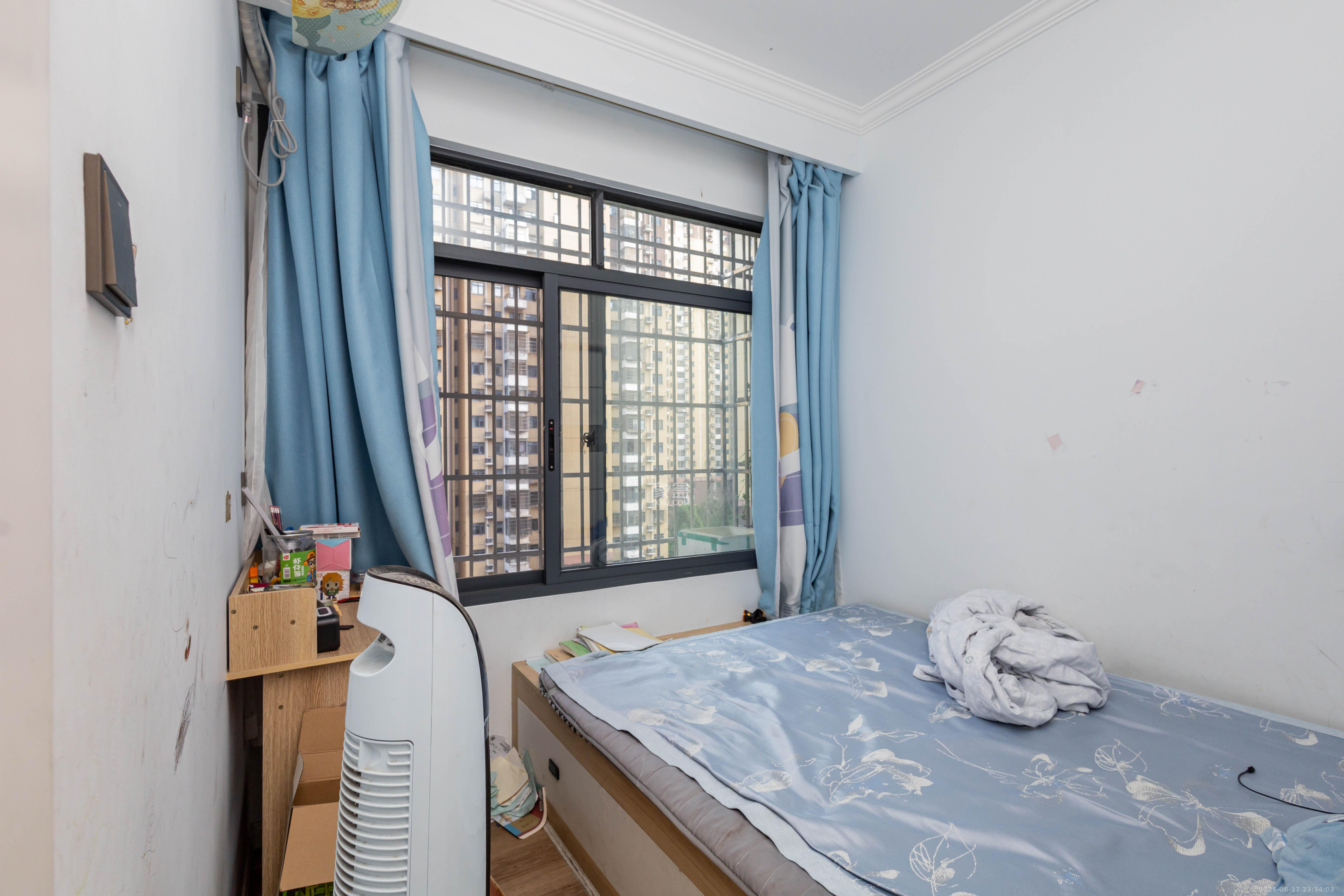 中国铁建国际城二期  4室2厅2卫    99.8万卧室