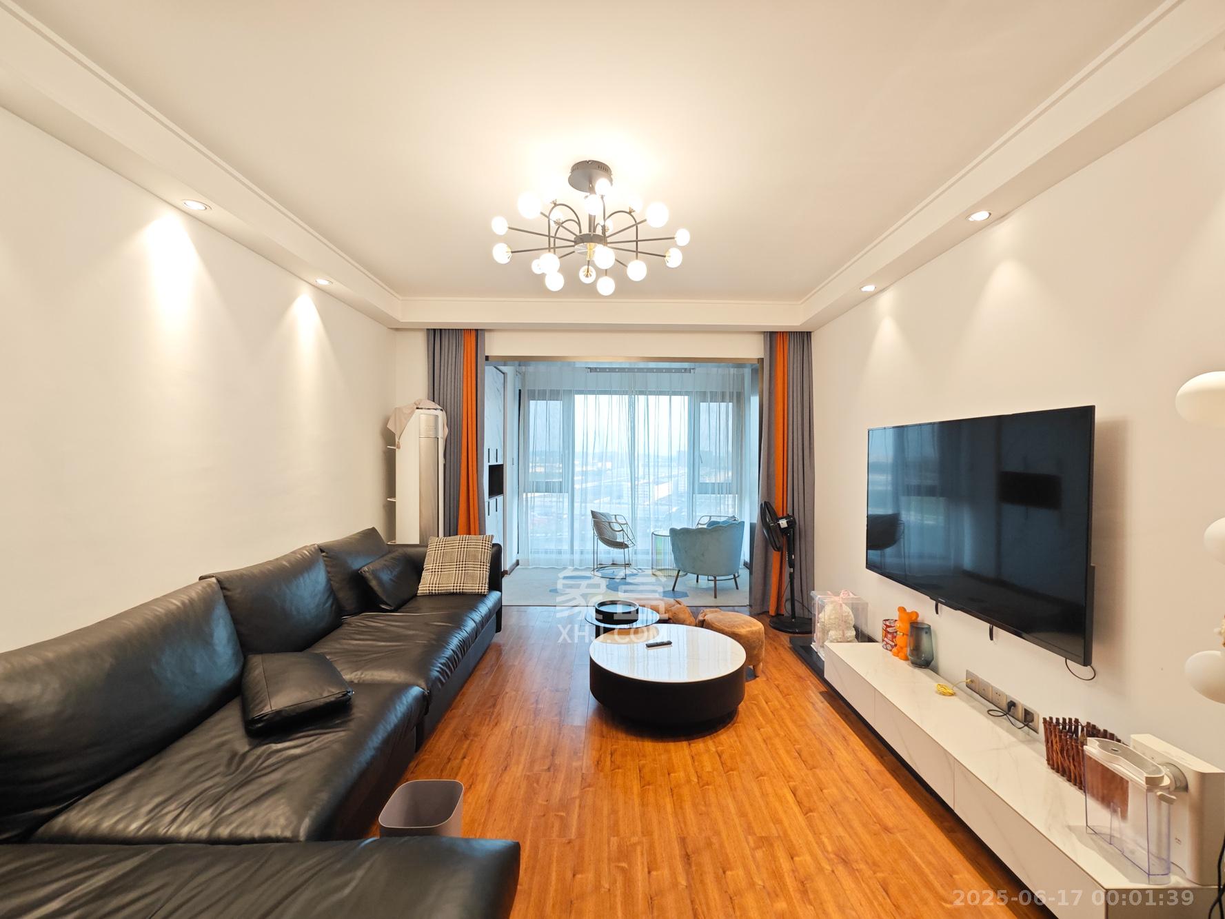 奥园誉景华府 3室2厅2卫 85.0万 奥园誉景华府 3室2厅2卫 85.0万客厅