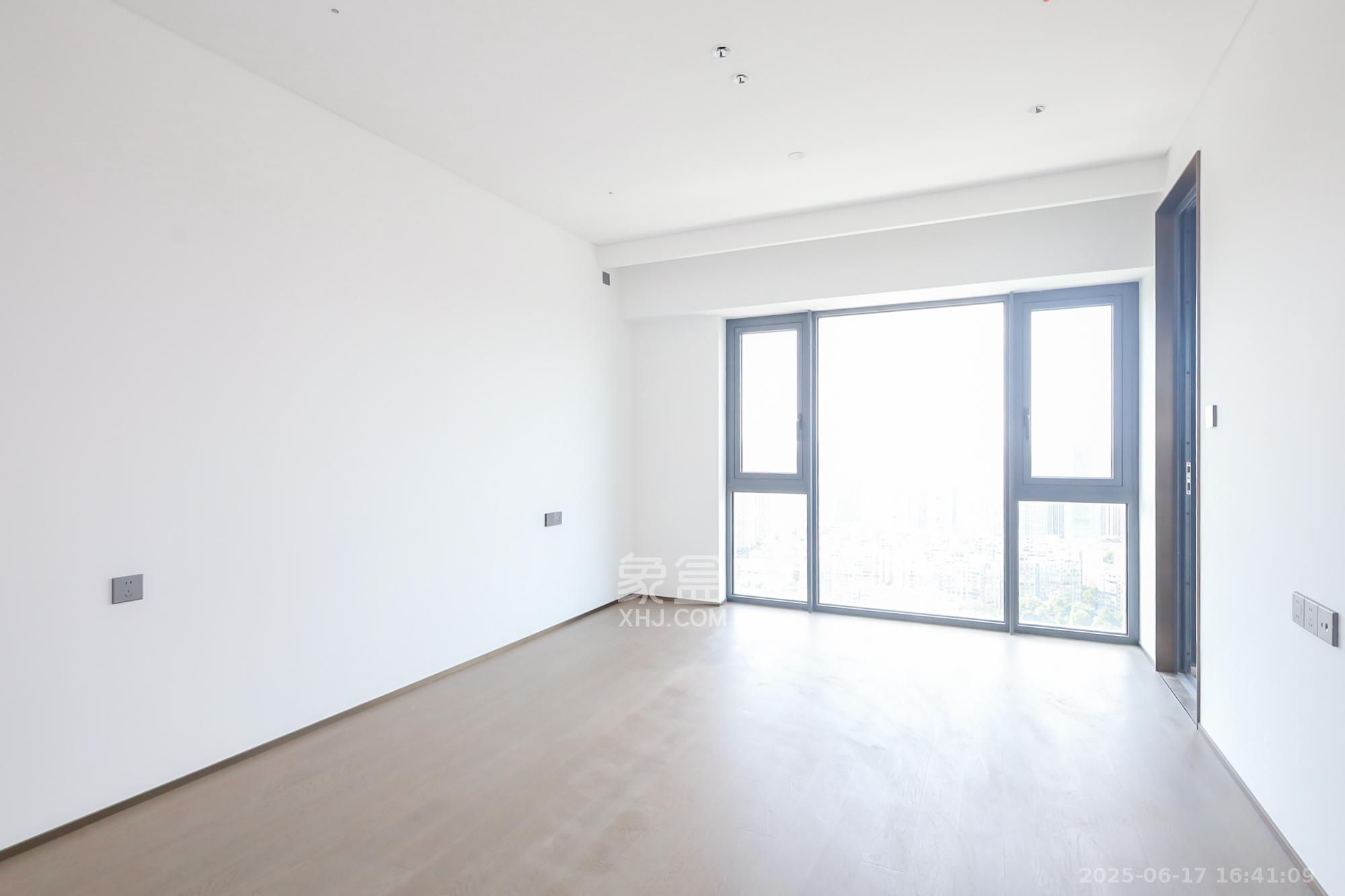 长沙悦府(华润万象城) 4室2厅3卫 560.0万 长沙悦府(华润万象城) 4室2厅3卫 560.0万卧室