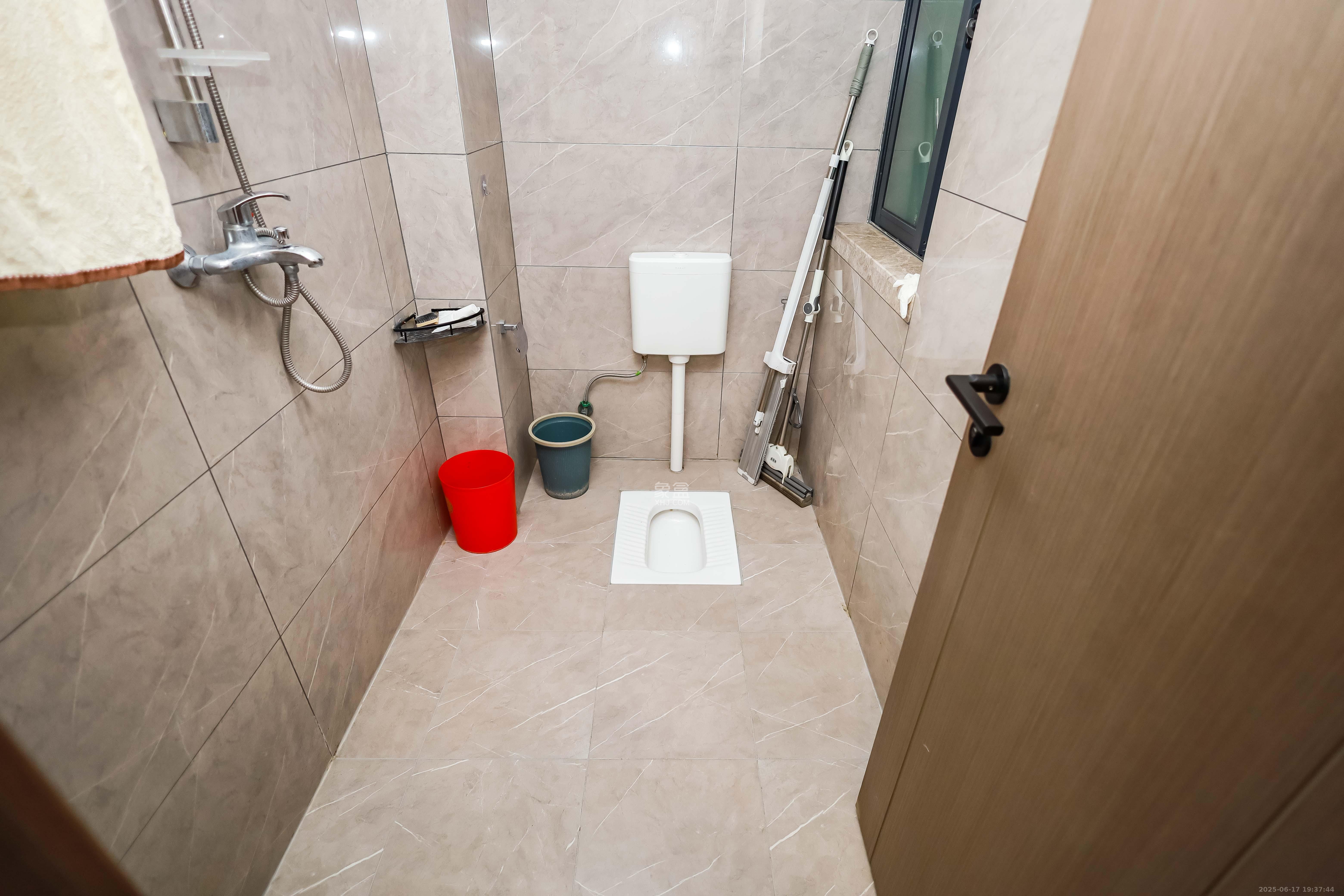 长房云尚公馆  3室2厅1卫    105.0万 长房云尚公馆  3室2厅1卫    105.0万卫生间