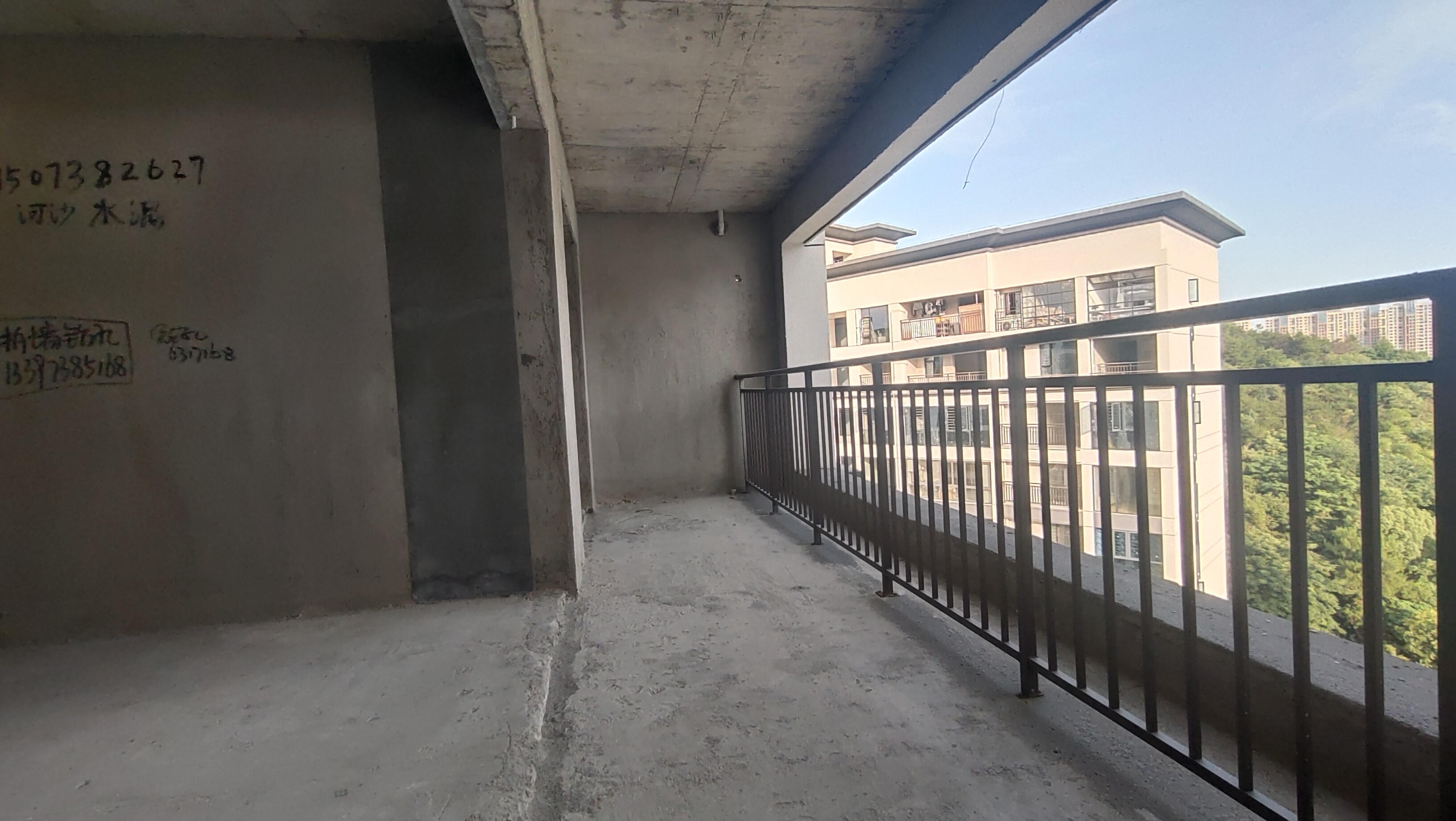 青春里-铂樾府 5室2厅2卫 92.8万 青春里-铂樾府 5室2厅2卫 92.8万阳台