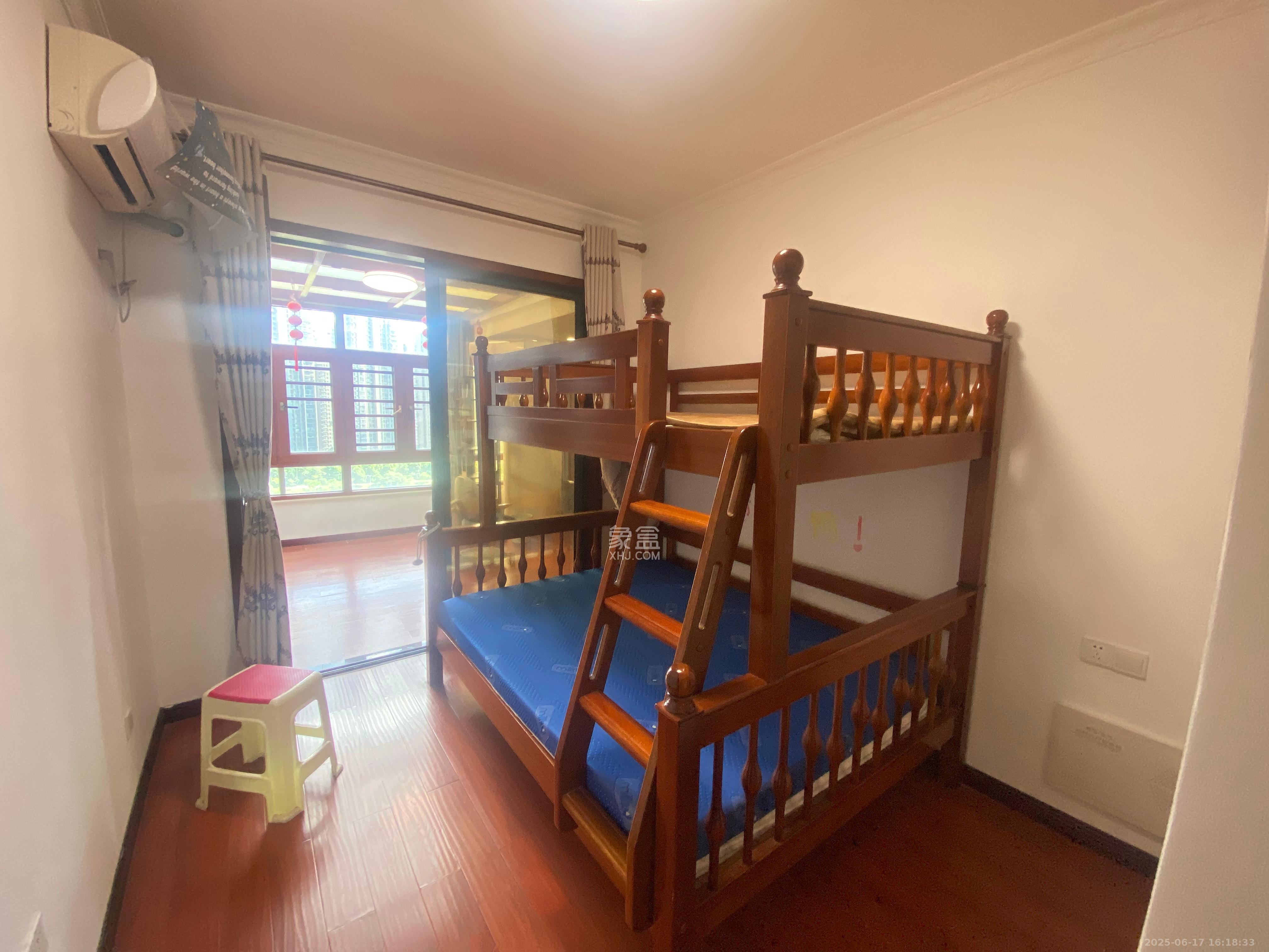 双湾国际(湘江御景花园) 3室2厅3卫 2800.0元/月 双湾国际(湘江御景花园) 3室2厅3卫 2800.0元/月室内图