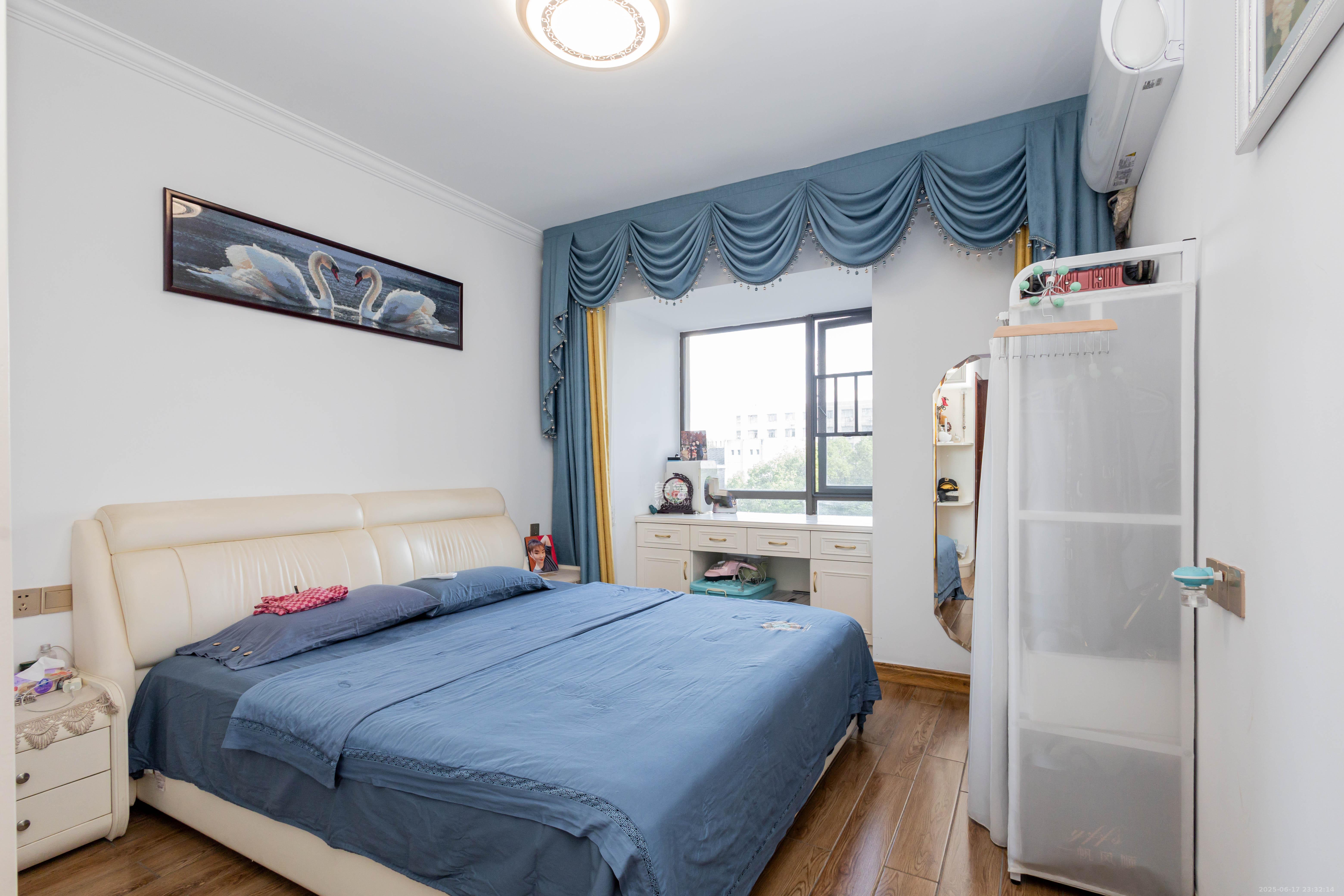 旭辉华庭  3室2厅2卫    70.8万卧室