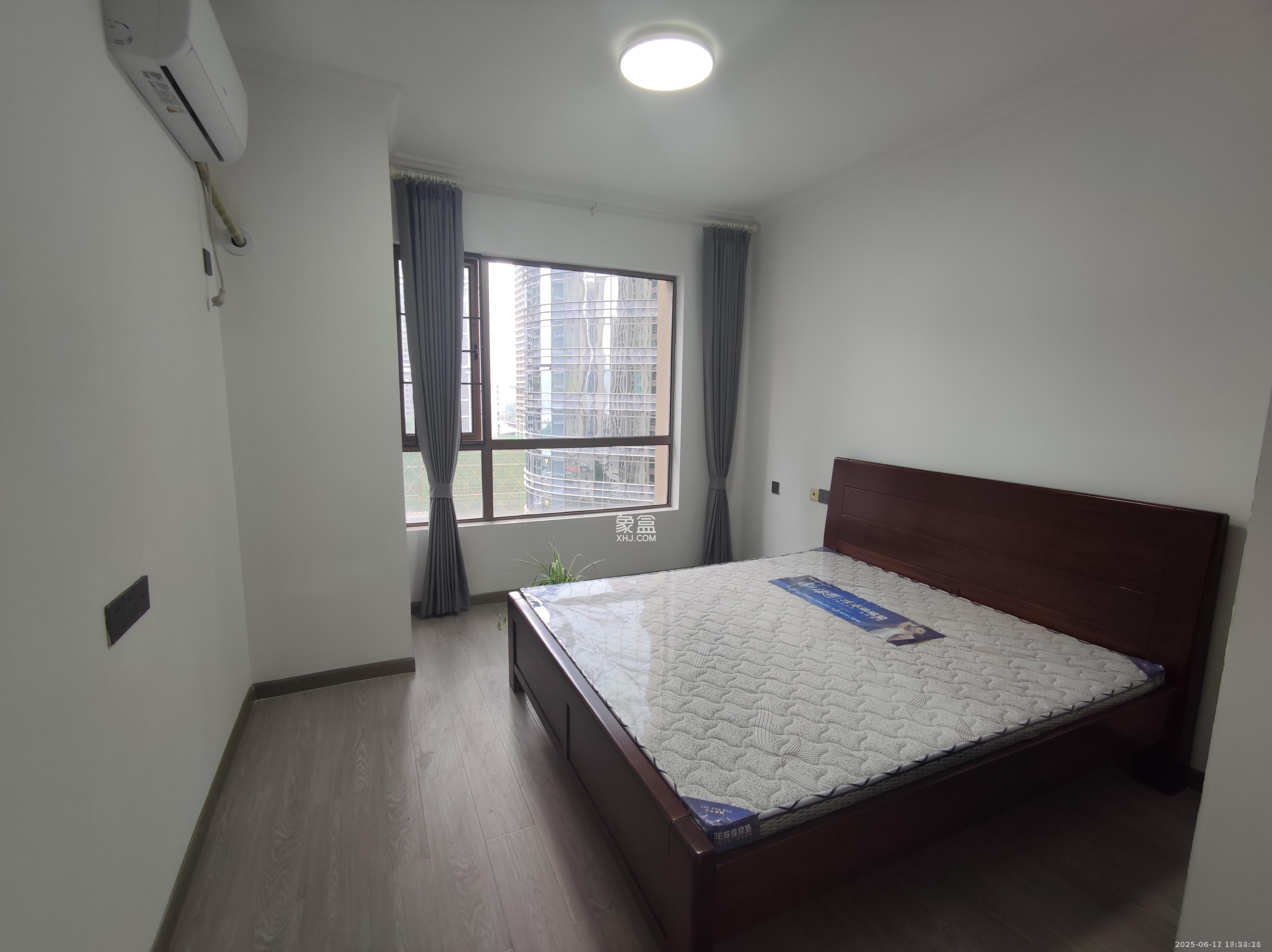 世茂铂翠湾一期 4室2厅2卫 3700.0元/月 世茂铂翠湾一期 4室2厅2卫 3700.0元/月室内图