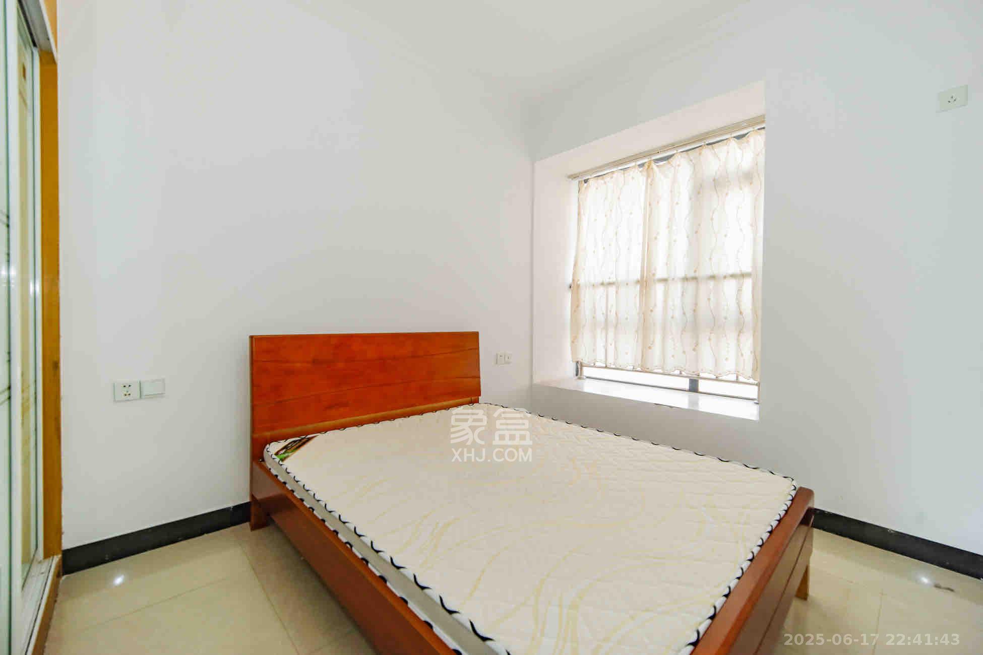 金领家族 2室1厅1卫 1800.0元/月 金领家族 2室1厅1卫 1800.0元/月室内图