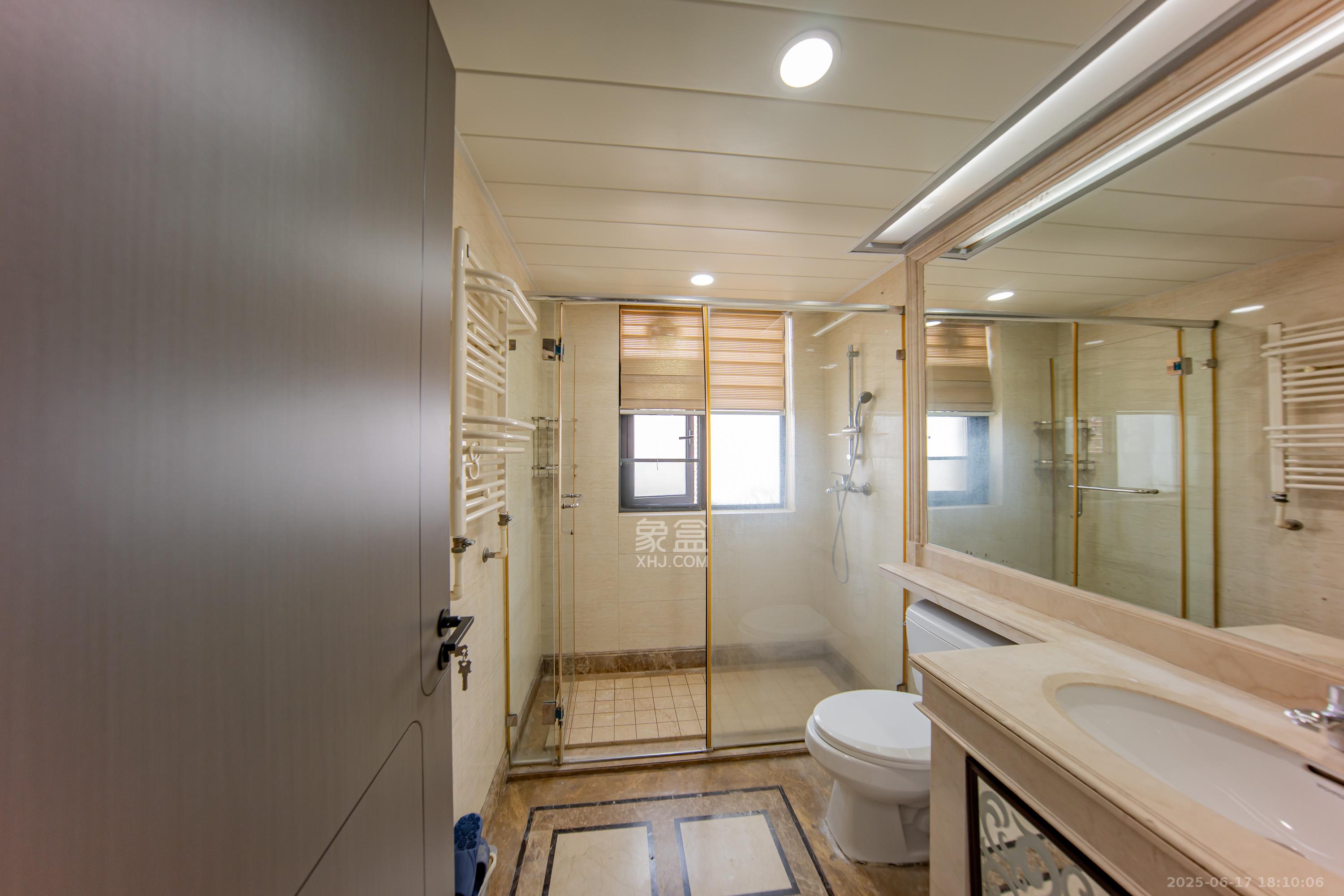 中海国际一期  4室2厅2卫    110.0万 中海国际一期  4室2厅2卫    110.0万卫生间