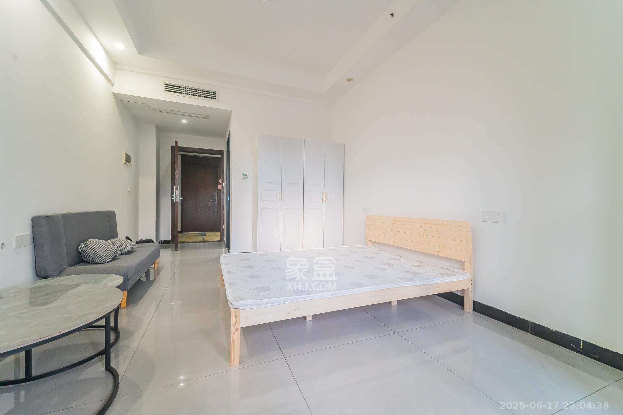 水岸世景  1室1厅1卫    20.0万 水岸世景  1室1厅1卫    20.0万客厅