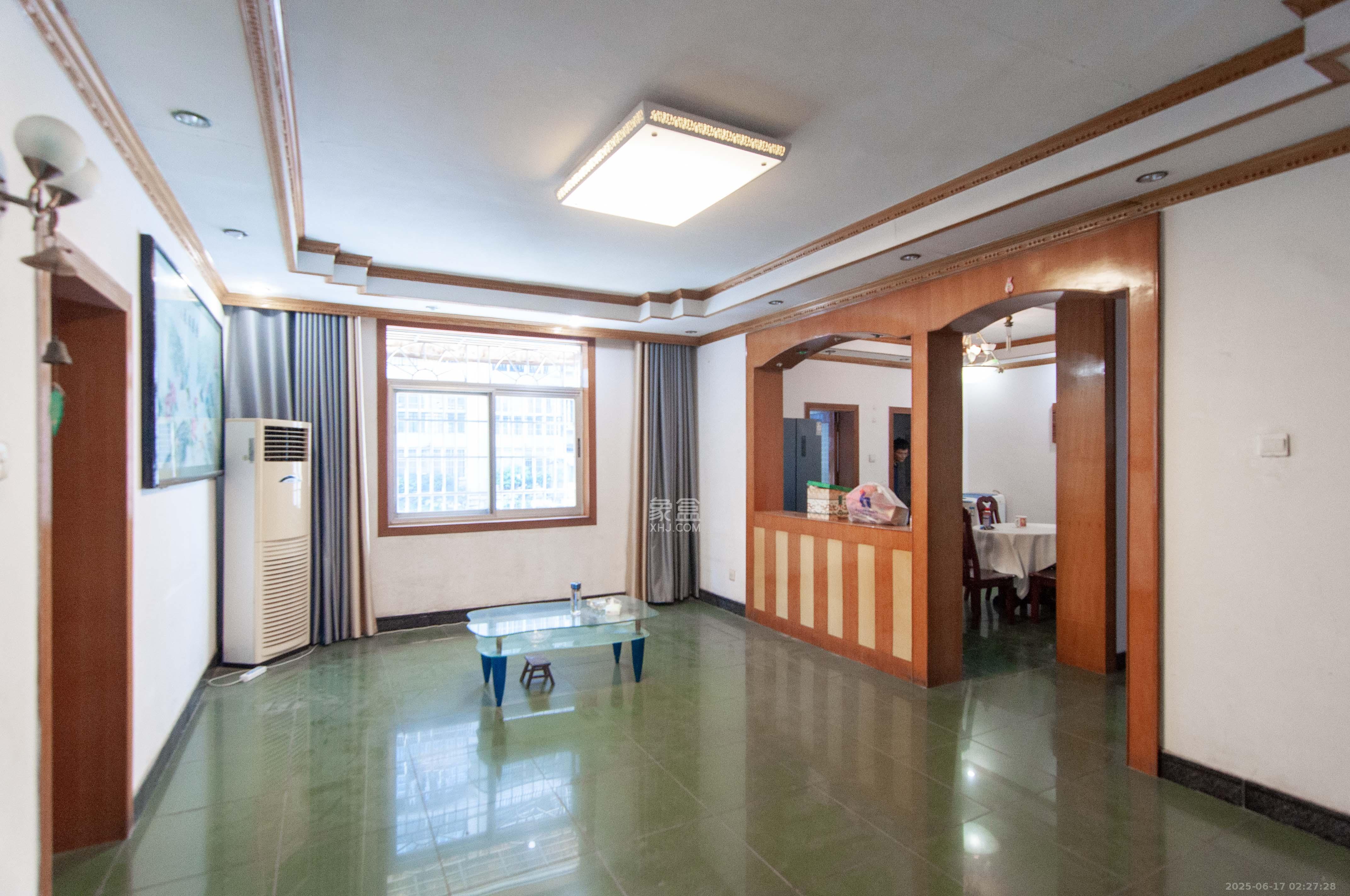 岳麓区质量监督管路局（产权：工商局宿舍）  3室2厅1卫   92.00万